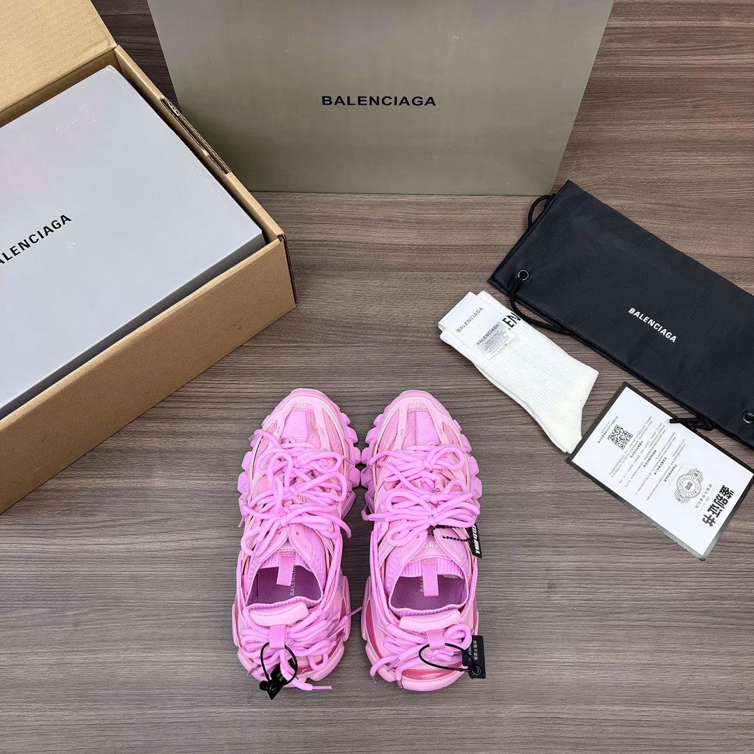 Balenciaga third generation sock strap sneakers.Balenciaga Sneaker Tess details are precisely aligned with the official private model combination outsole.Original big box From inside to outside, everything is 100% restored to the official configuration. Top-level exclusive for foreign trade, crushing all genuine versions on the market