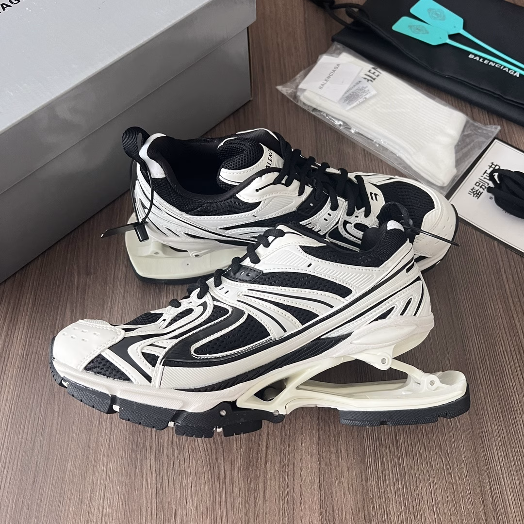 Balenciaga X-Pander 6.0 retro spring sneakers, worn effect floating heel design, 40mm arch, size embroidery on the back, sporty style B. letter logo on the front, X-Pander logo on the outside, Balenciaga rubber logo on the tongue, original packaging, handbag, exclusive dust bag, spare laces, Balenciaga lock, all complete!