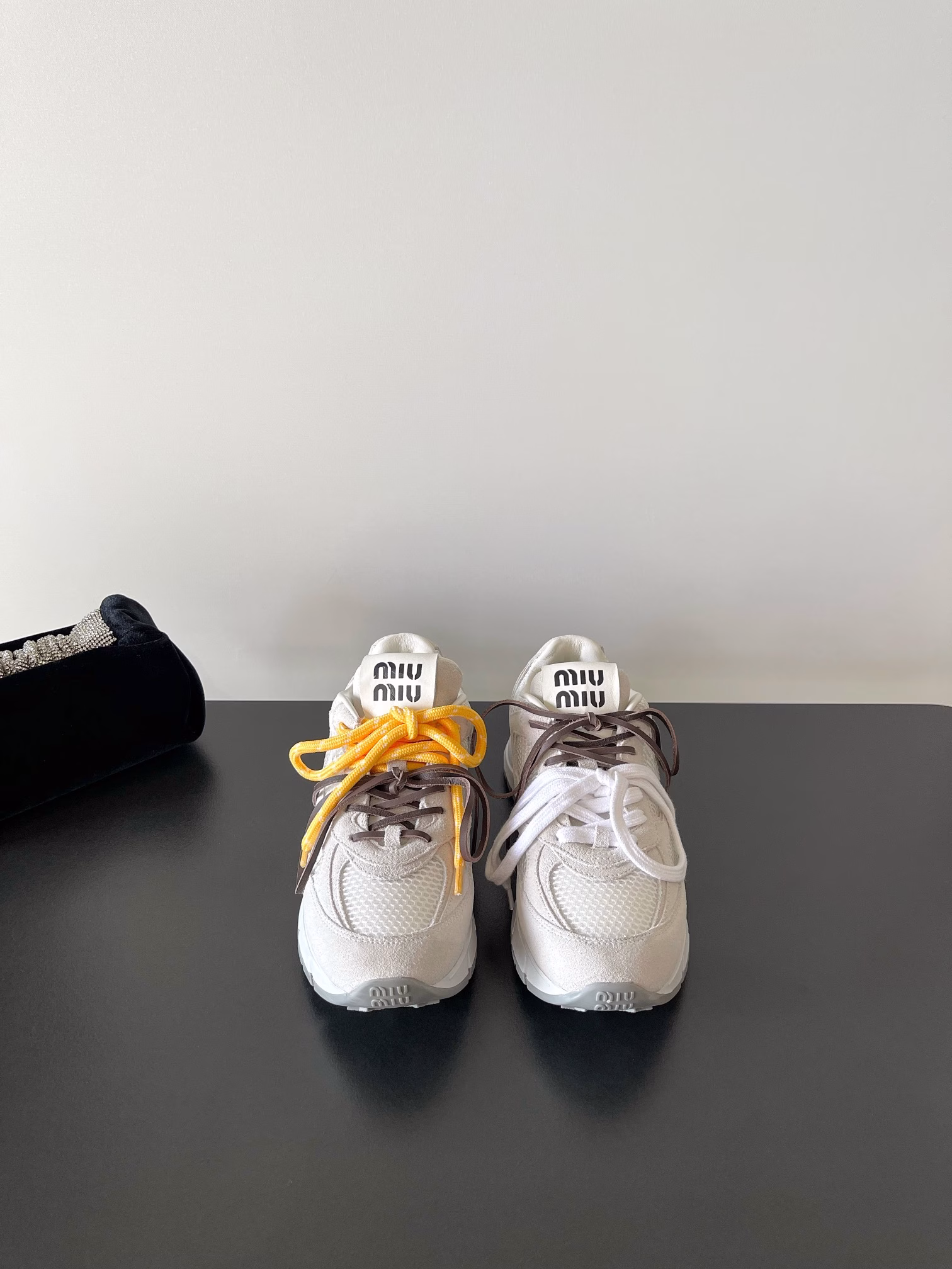miumiu's latest distressed thick-soled casual sneakers ✔️Recently, miu+accessories have become popular again. Various celebrities have tried on and ordered them at the ordering events. They are very casual and versatile. You won't regret buying them if you close your eyes. (