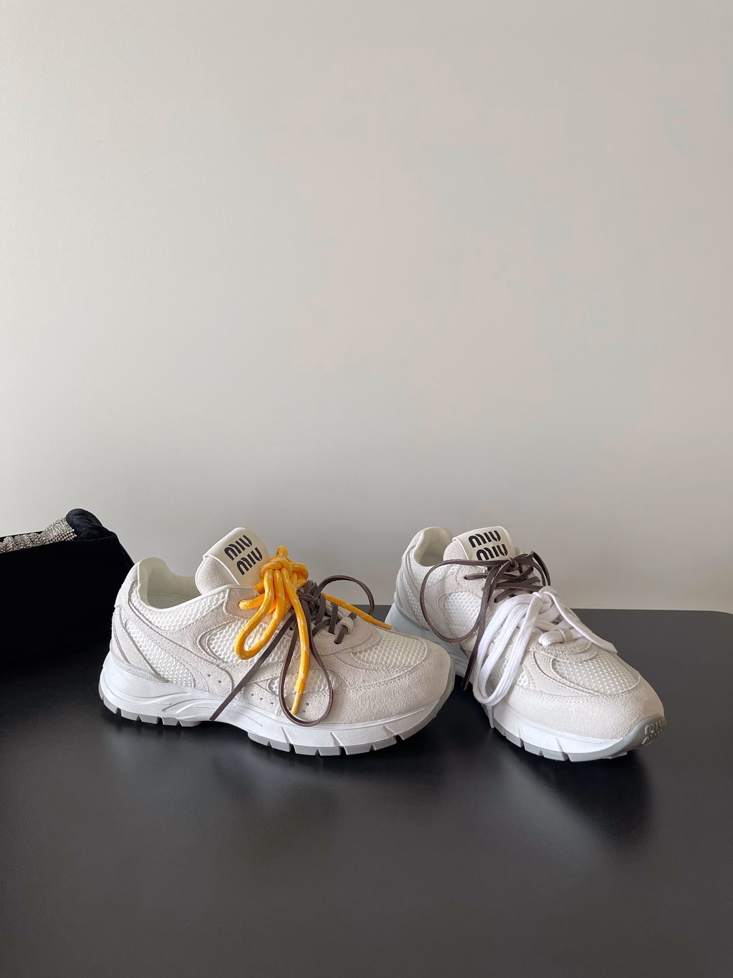 miumiu's latest distressed thick-soled casual sneakers ✔️Recently, miu+accessories have become popular again. Various celebrities have tried on and ordered them at the ordering events. They are very casual and versatile. You won't regret buying them if you close your eyes. (