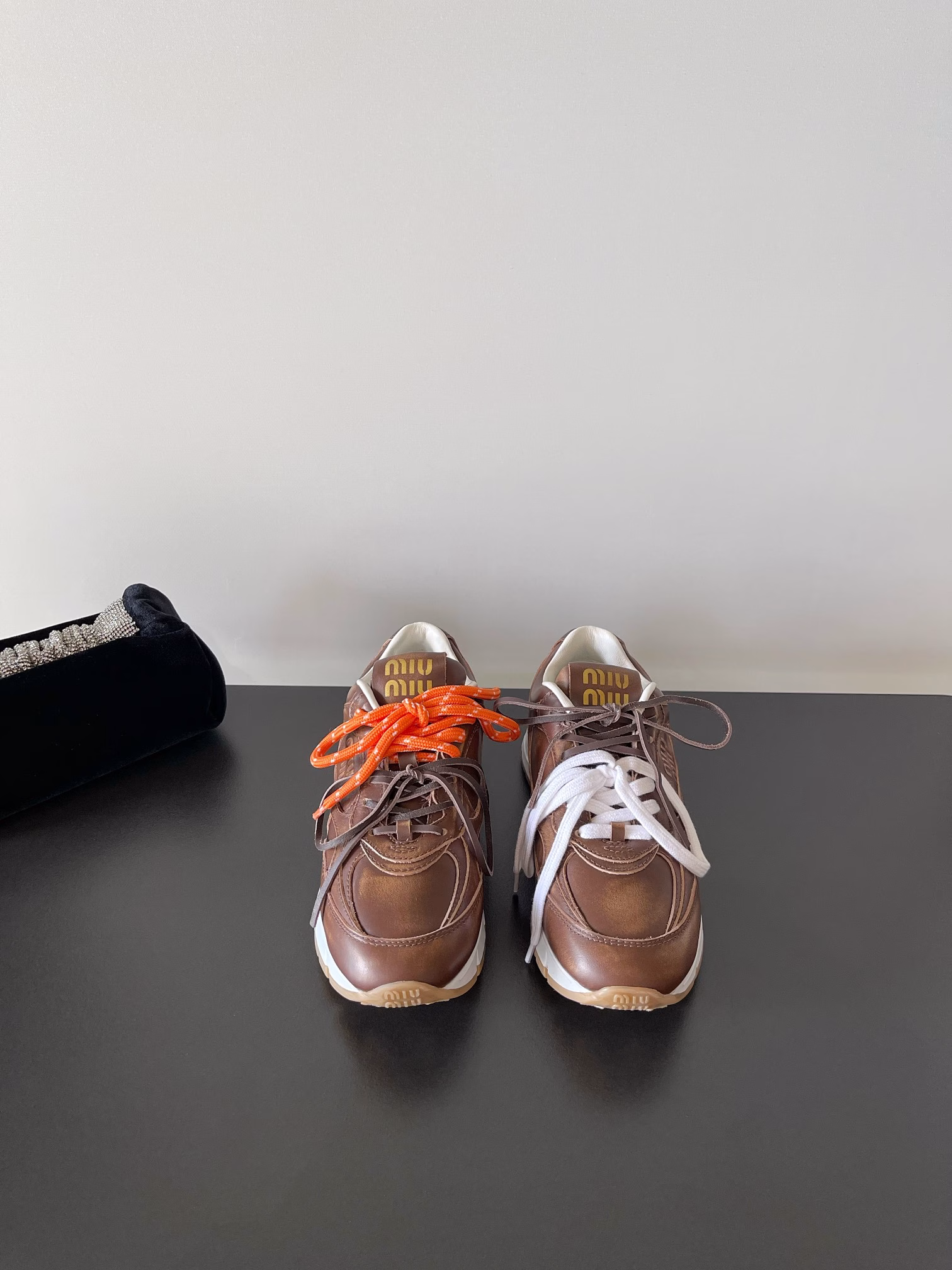 miumiu's latest distressed thick-soled casual sneakers ✔️Recently, miu+accessories have become popular again. Various celebrities have tried on and ordered them at the ordering events. They are very casual and versatile. You won't regret buying them if you close your eyes. (