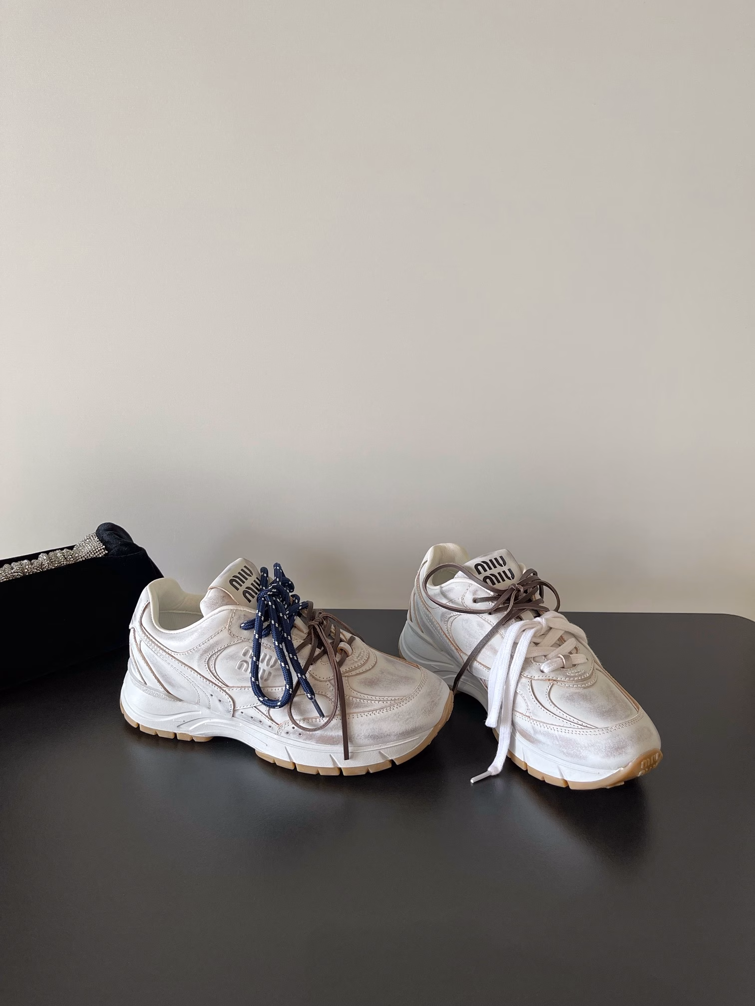 miumiu's latest distressed thick-soled casual sneakers ✔️Recently, miu+accessories have become popular again. Various celebrities have tried on and ordered them at the ordering events. They are very casual and versatile. You won't regret buying them if you close your eyes. (