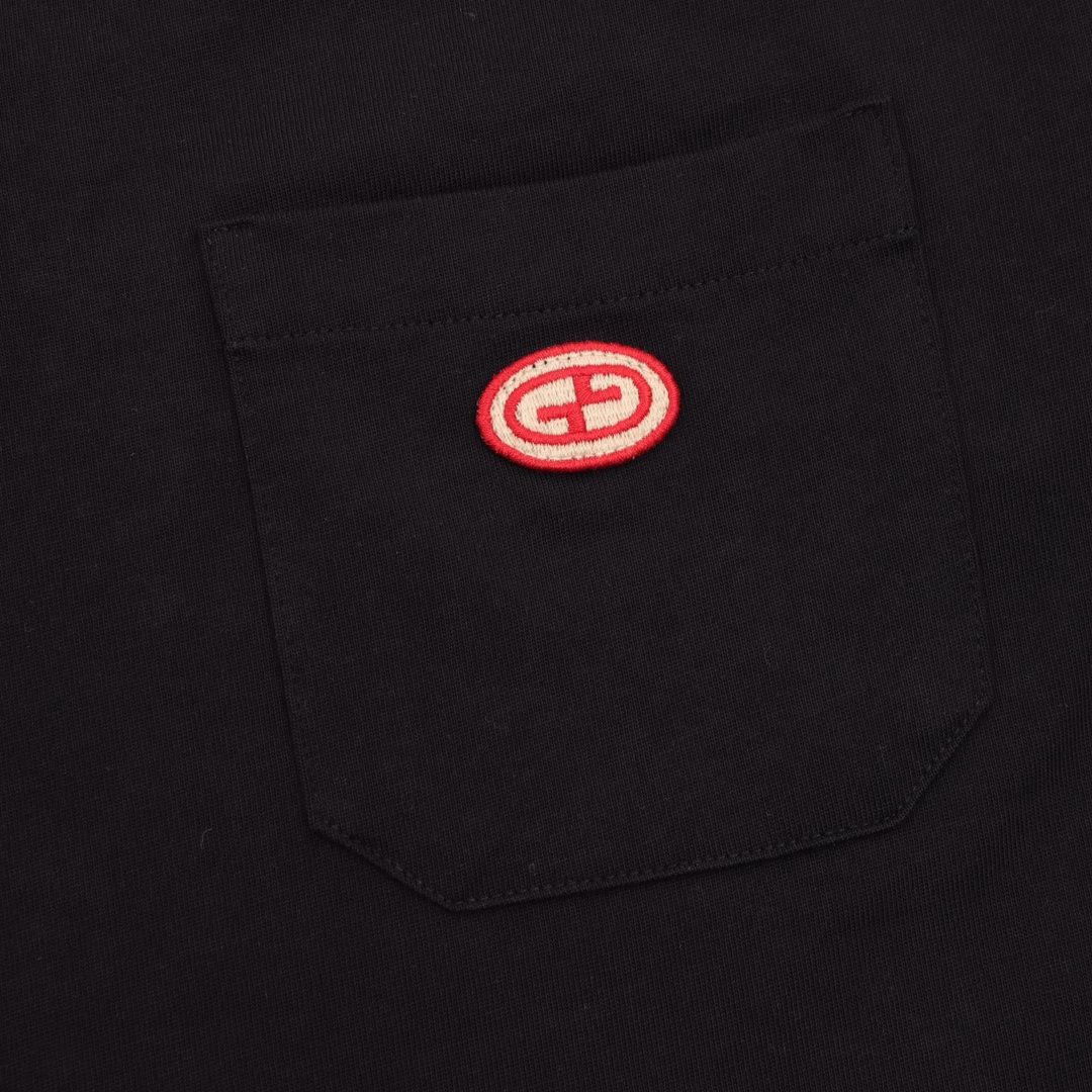 Gucci Shoulder Red and Green Web Polo Short SleeveThis fashionable Polo shirt is made of green heavy knitted cotton, carefully embellished with red and blue striped web and vintage GG embroidered patches.The chest pocket has a vintage GG embroidered patch and ribbed piping to highlight the fashionable taste.