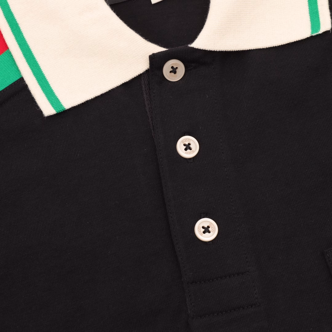 Gucci Shoulder Red and Green Web Polo Short SleeveThis fashionable Polo shirt is made of green heavy knitted cotton, carefully embellished with red and blue striped web and vintage GG embroidered patches.The chest pocket has a vintage GG embroidered patch and ribbed piping to highlight the fashionable taste.
