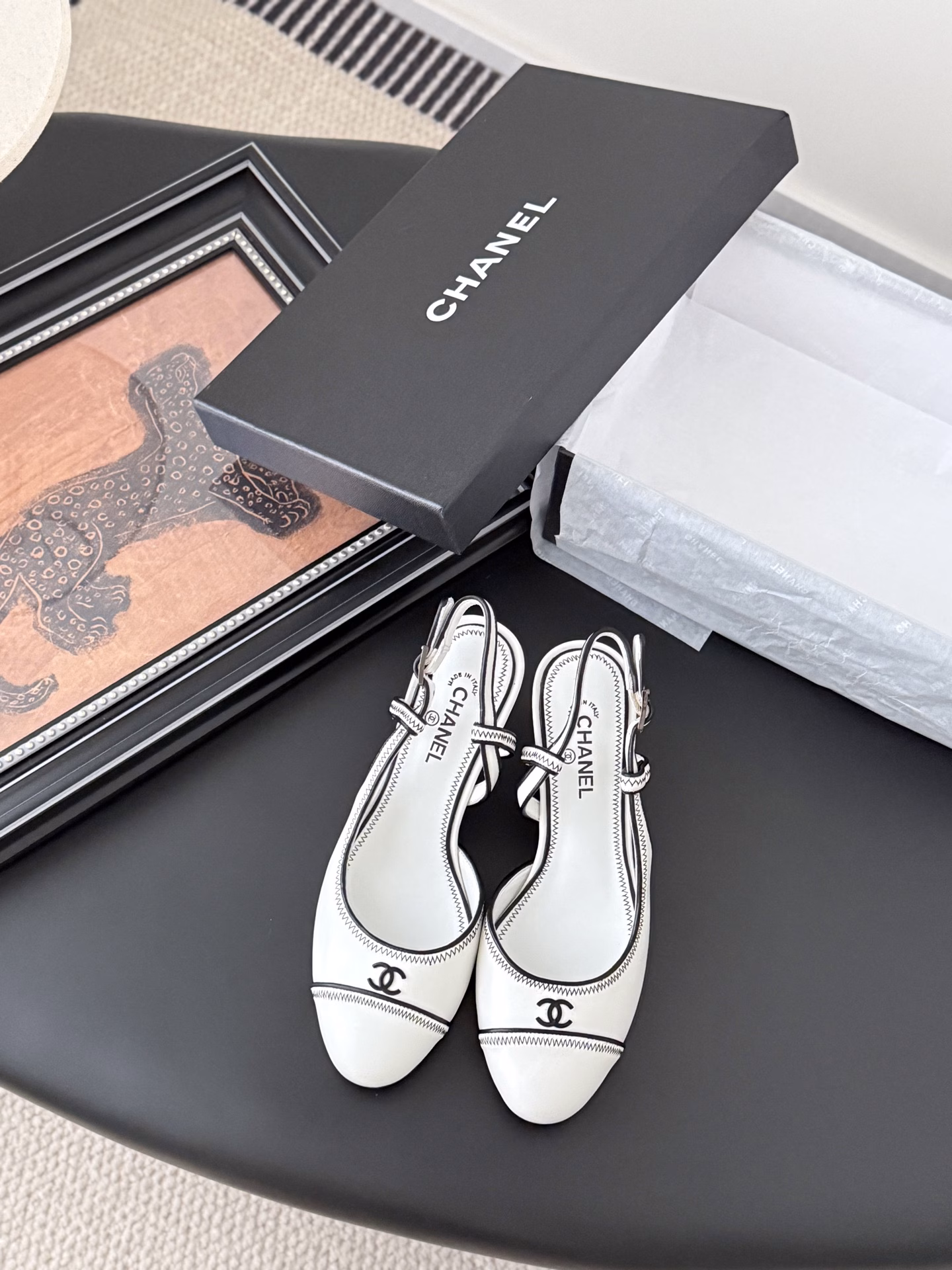 Chanel Vintage Series SandalsSimple but not simplistic, especially slim feet.Customized upper, sheepskin lining, thickened leather outsole.
