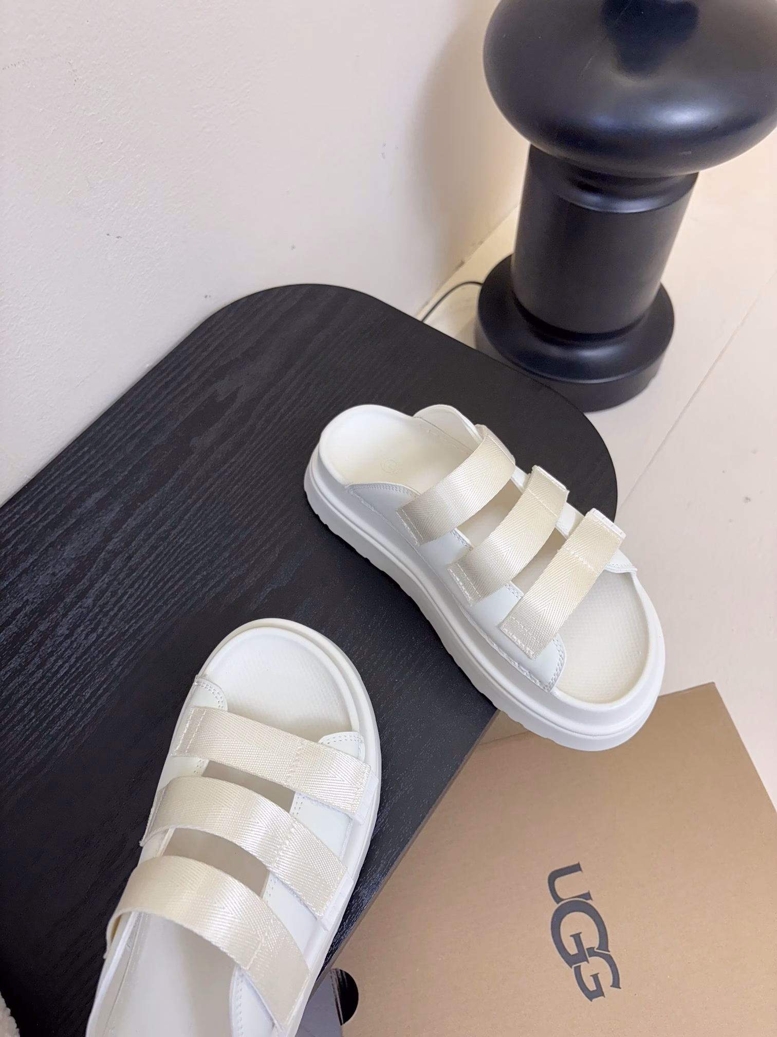 UGG new thick-soled little internet celebrity slippers, small fat Ding Dudu slippers single shoes… with embroidery, versatile and fashionable! One-time molding outsole is non-slip and wear-resistant