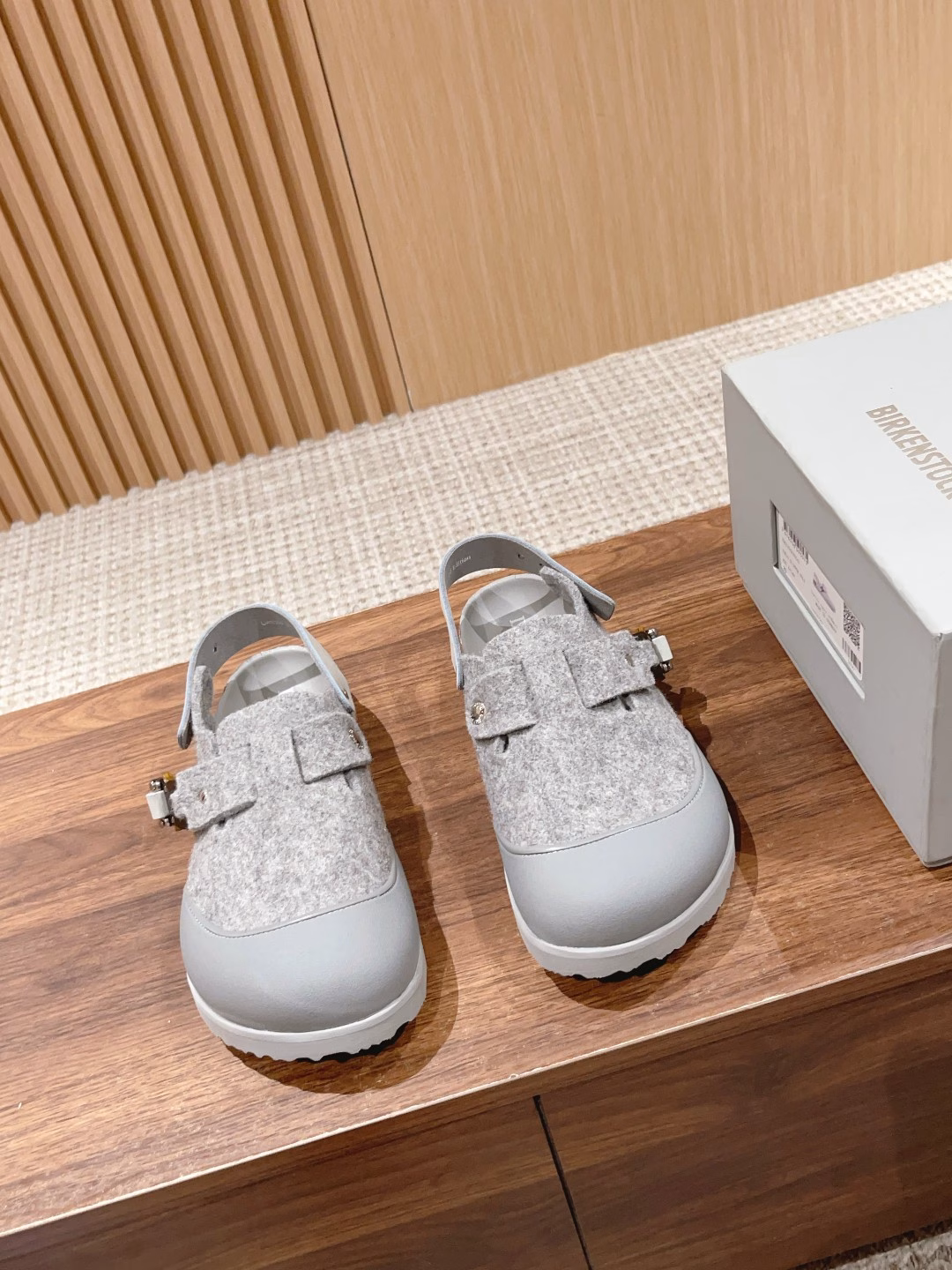 Couple's model 𝘿𝙞𝙤𝙧 𝙭 𝘽𝙞𝙧𝙠𝙚𝙣𝙨𝙩𝙤𝙘𔰬 said this pair of shoes is hard to findInspired by Mr. Dior's passion for nature and gardens, the 