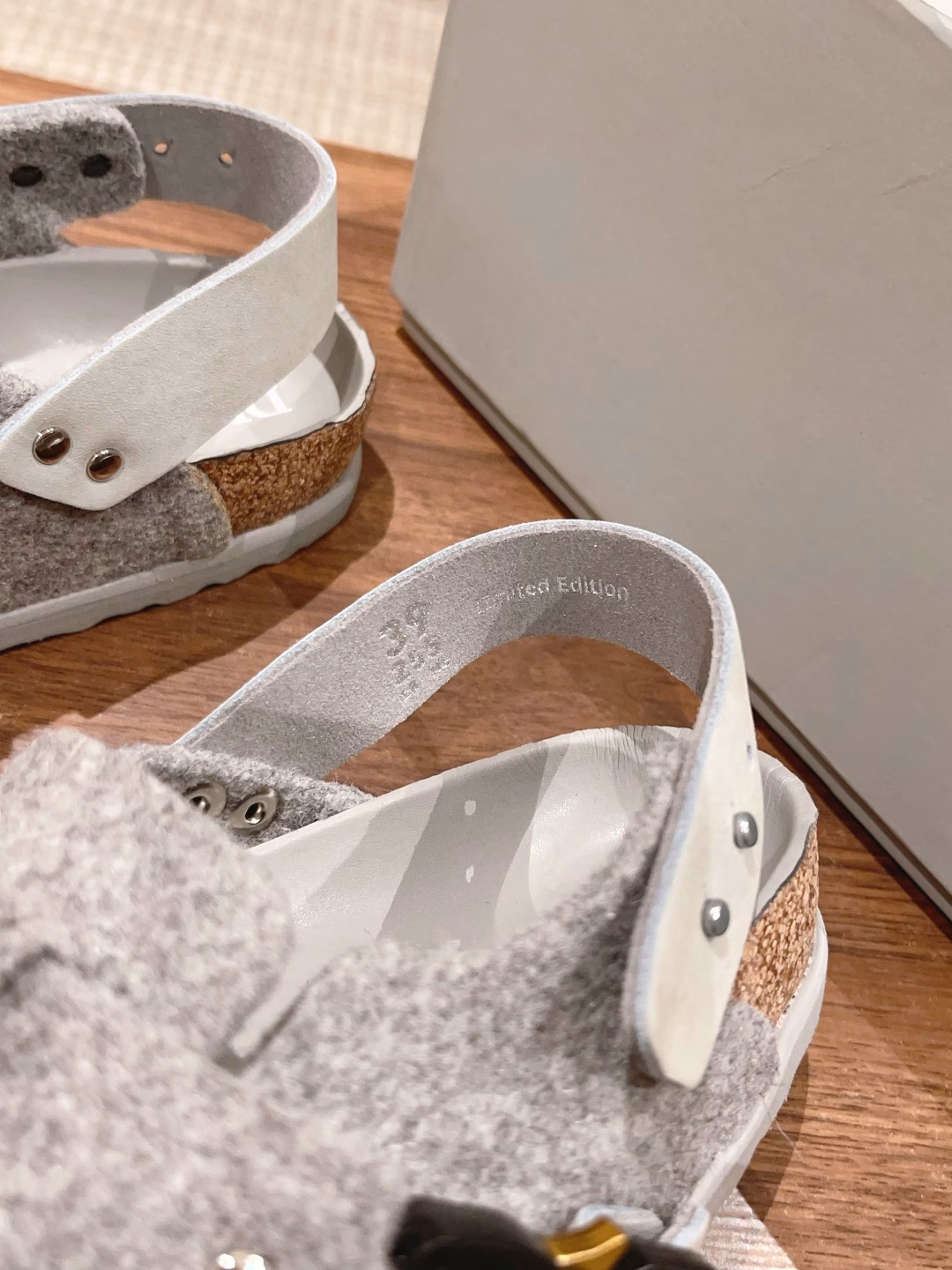 Couple's model 𝘿𝙞𝙤𝙧 𝙭 𝘽𝙞𝙧𝙠𝙚𝙣𝙨𝙩𝙤𝙘𔰬 said this pair of shoes is hard to findInspired by Mr. Dior's passion for nature and gardens, the 