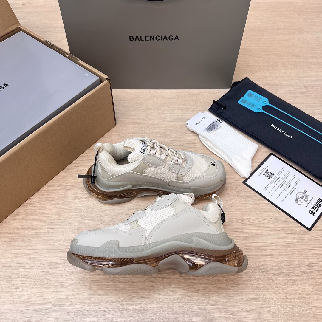 Balenciaga 19 official release air cushion version official pure original version upper purchase original mesh. Outsole transparent air cushion outsole! Full size shipping notice ‼ Correct font electro-embroidery thickness, position, size correct side TPU ventilation holes match the original Italian version correct air cushion separation outsole, TPU soft outsole original consistent 