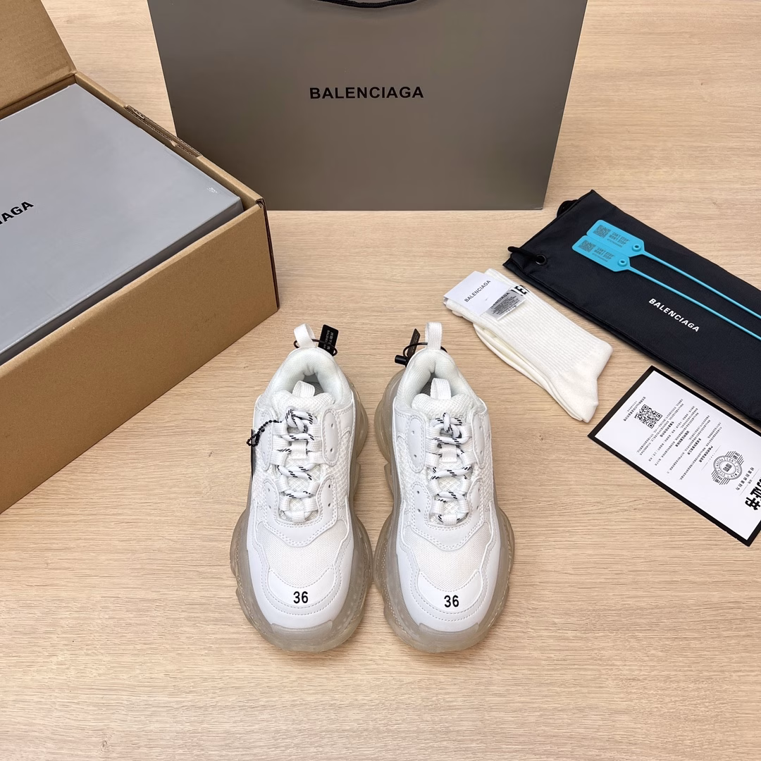 Balenciaga 19 official release air cushion version official pure original version upper purchase original mesh. Outsole transparent air cushion outsole! Full size shipping notice ‼ Correct font electro-embroidery thickness, position, size correct side TPU ventilation holes match the original Italian version correct air cushion separation outsole, TPU soft outsole original consistent 