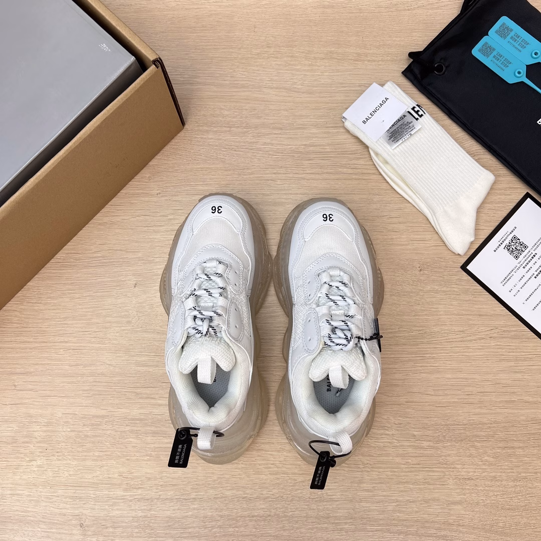 Balenciaga 19 official release air cushion version official pure original version upper purchase original mesh. Outsole transparent air cushion outsole! Full size shipping notice ‼ Correct font electro-embroidery thickness, position, size correct side TPU ventilation holes match the original Italian version correct air cushion separation outsole, TPU soft outsole original consistent 