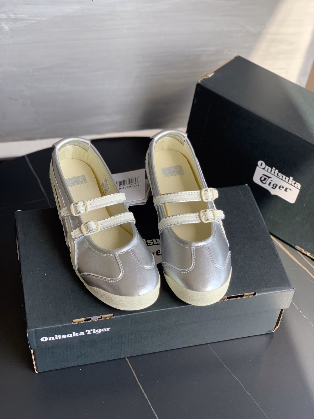 Onitsuka Tiger Onitsuka Tiger Pure Original Pure Original Patou Joint Ballet Shoes｜MEXICO 66 TGRS Fashion Series Women's ❗️Based on the classic outline of Onitsuka Tiger MEXICO 66, it incorporates the high-end craftsmanship standards of TGRS and interprets the multifaceted charm of modern women!The delicate touch of cowhide leather and the breathability of mesh complement each other. The non-slip outsole can cope with complex urban road conditions, and the memory foam insole is really comfortable! It's really beautiful! The real thing is amazing! !I rarely use the word amazing to describe a pair of shoes!