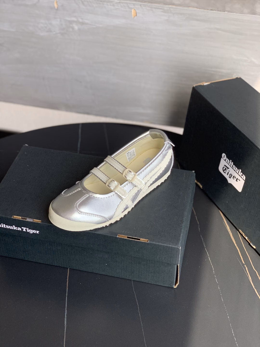 Onitsuka Tiger Onitsuka Tiger Pure Original Pure Original Patou Joint Ballet Shoes｜MEXICO 66 TGRS Fashion Series Women's ❗️Based on the classic outline of Onitsuka Tiger MEXICO 66, it incorporates the high-end craftsmanship standards of TGRS and interprets the multifaceted charm of modern women!The delicate touch of cowhide leather and the breathability of mesh complement each other. The non-slip outsole can cope with complex urban road conditions, and the memory foam insole is really comfortable! It's really beautiful! The real thing is amazing! !I rarely use the word amazing to describe a pair of shoes!