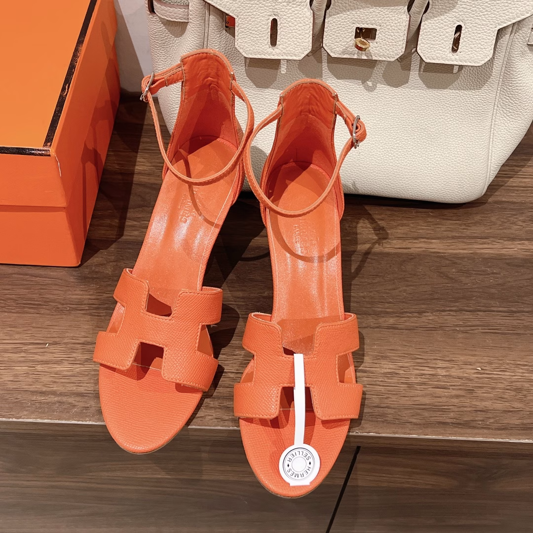 Hermès 🐎 Epson Palm Print Series! Upgraded version is out!Continue the classic✌️2023 Hermès wedge sandals with new colorsHermès wedge sandals are the simplest, most durable and most elegant ones I have ever seen! ! ! They can hold any style, and the 7cm height is easy to control. There are 12 colors, and each color has its own unique style. You must buy this one, it is really classic, easy to wear and good-looking!
