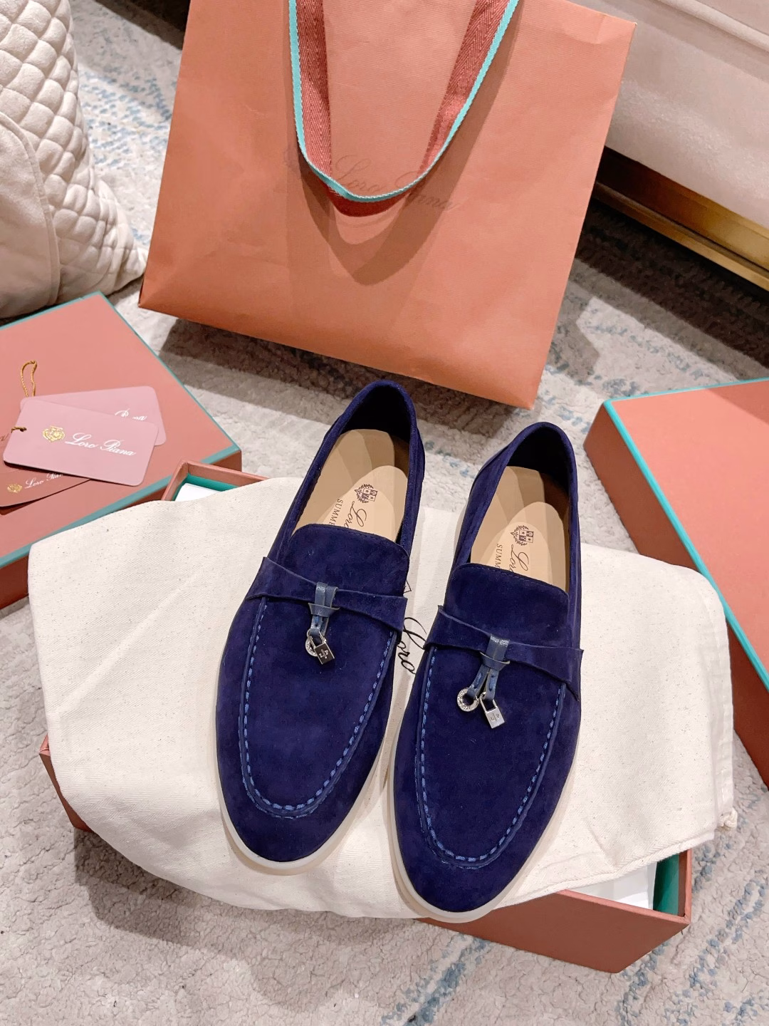 LP loafers! (Men and women)New products on sale at Loro PianaSame knitted loafers as on the official website｜Made with Wish sheepskin fabric｜Upper uses unique knitted fabric production process｜Fully reproduce the counter process flow｜Full cowhide tying process flow for the midsole｜Add original molded main color combination suction mold process outsole｜Not the ordinary heavy rubber sole on the market