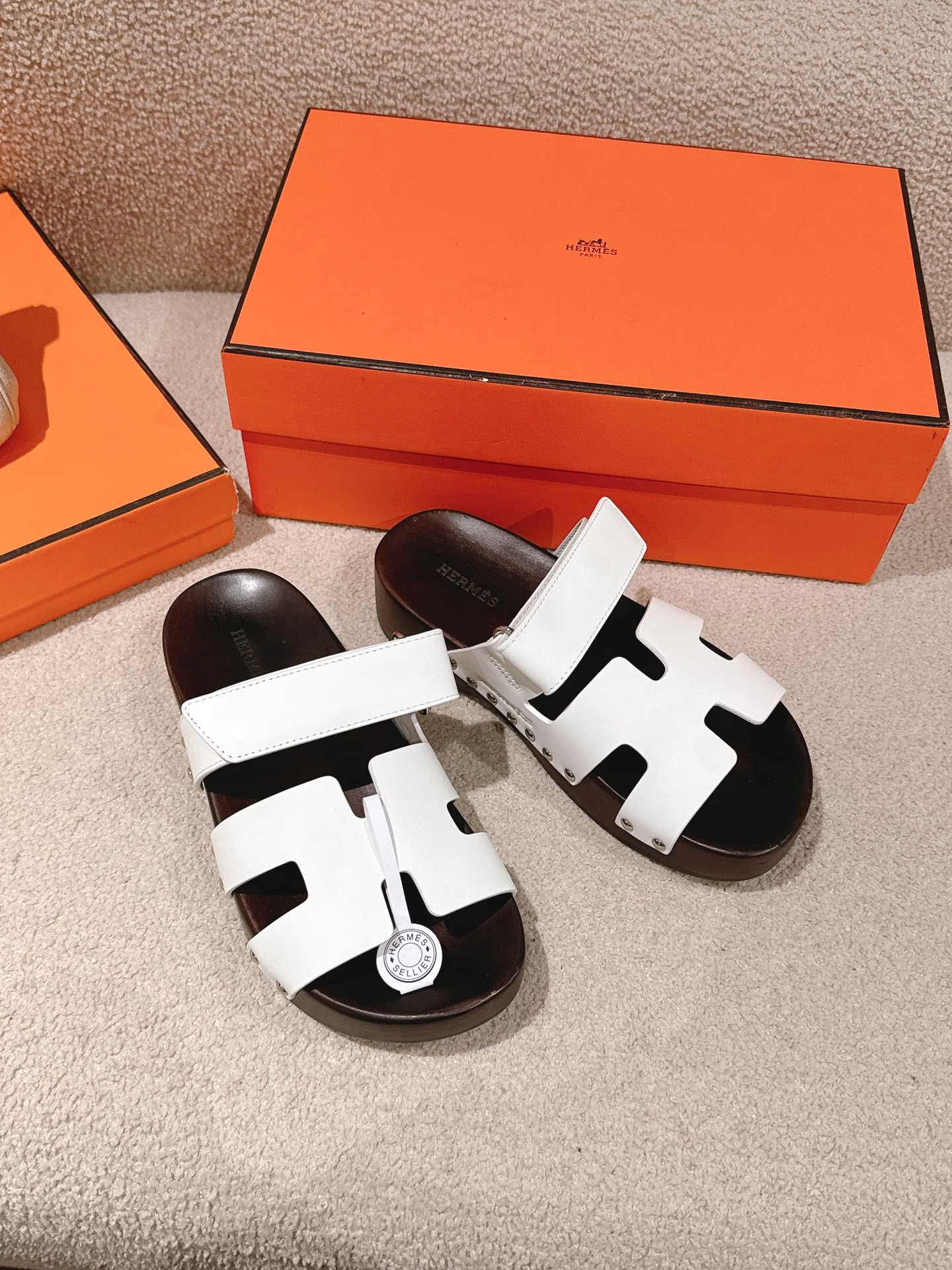 Hermes 2025 Spring and Summer Couple New KOS Holiday Style Colorblocked Lazy Beach Shoes H House Candy Color Thick Bottom Round Head Rivet Open Toe Second Uncle Sandals