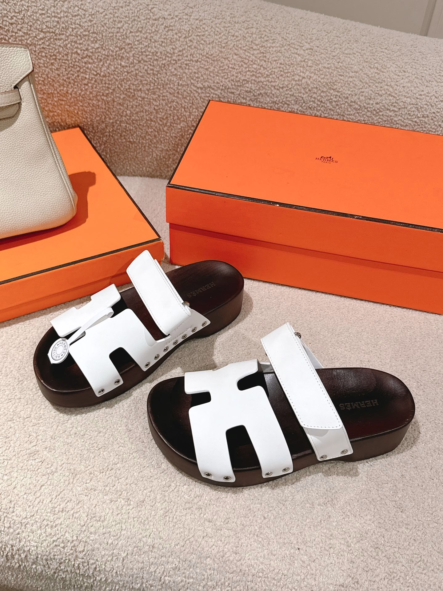 Hermes 2025 Spring and Summer Couple New KOS Holiday Style Colorblocked Lazy Beach Shoes H House Candy Color Thick Bottom Round Head Rivet Open Toe Second Uncle Sandals