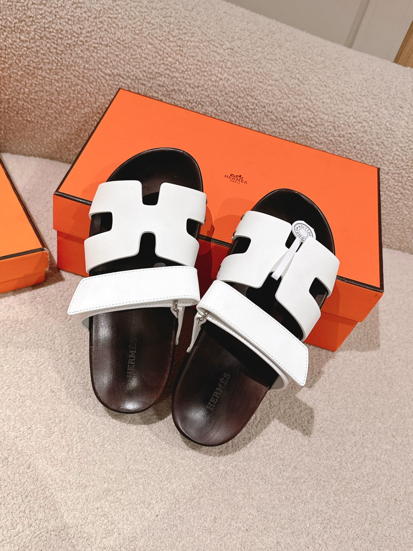 Hermes 2025 Spring and Summer Couple New KOS Holiday Style Colorblocked Lazy Beach Shoes H House Candy Color Thick Bottom Round Head Rivet Open Toe Second Uncle Sandals