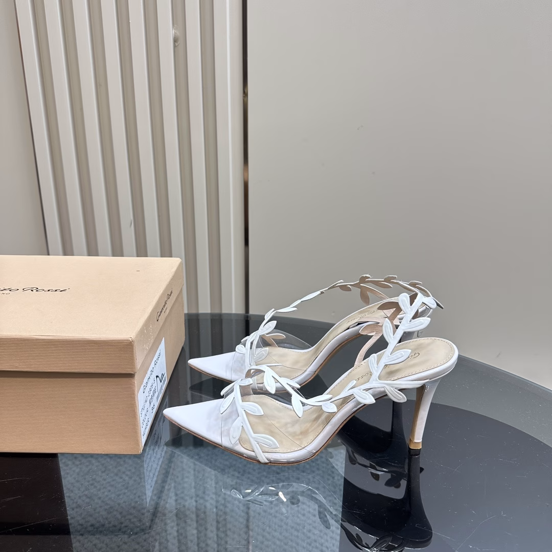 gianvito rossi 👠2025 new sandalsTop versionPurchasing quality👠This pair of pointed high-heeled patent leather leaf-decorated women's shoes is my favorite. The pointed shape is exquisite and fashionable, showing the feminine charm💖. The patent leather material is bright and dazzling, exuding a unique texture✨. And the leaves are like a gift from nature, adding a sense of agility and freshness to the shoes. Wearing it is like walking on a poetic forest trail, step by step