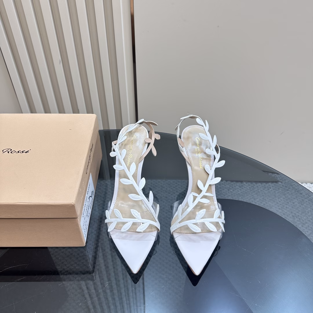 gianvito rossi 👠2025 new sandalsTop versionPurchasing quality👠This pair of pointed high-heeled patent leather leaf-decorated women's shoes is my favorite. The pointed shape is exquisite and fashionable, showing the feminine charm💖. The patent leather material is bright and dazzling, exuding a unique texture✨. And the leaves are like a gift from nature, adding a sense of agility and freshness to the shoes. Wearing it is like walking on a poetic forest trail, step by step