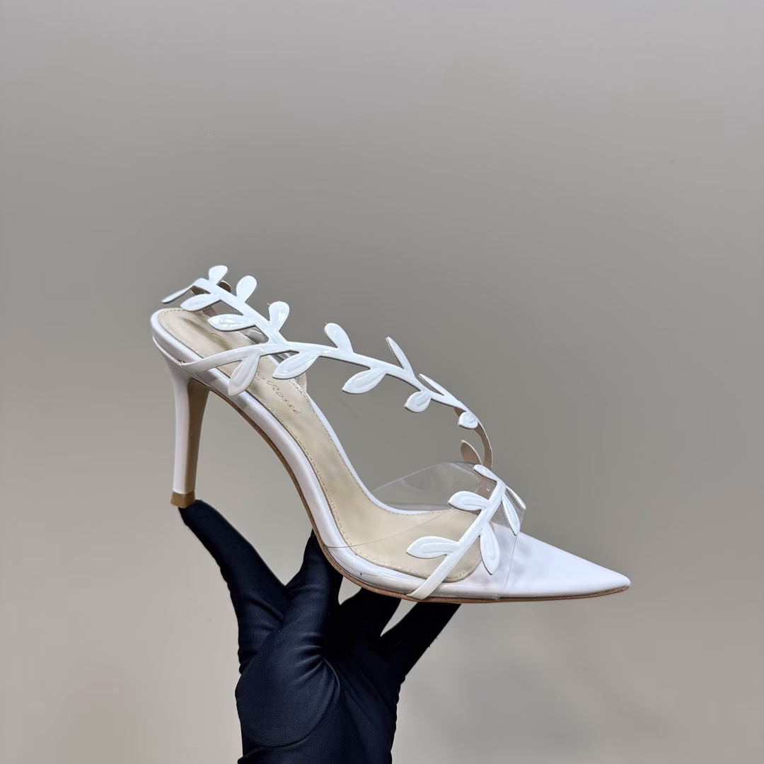 gianvito rossi 👠2025 new sandalsTop versionPurchasing quality👠This pair of pointed high-heeled patent leather leaf-decorated women's shoes is my favorite. The pointed shape is exquisite and fashionable, showing the feminine charm💖. The patent leather material is bright and dazzling, exuding a unique texture✨. And the leaves are like a gift from nature, adding a sense of agility and freshness to the shoes. Wearing it is like walking on a poetic forest trail, step by step