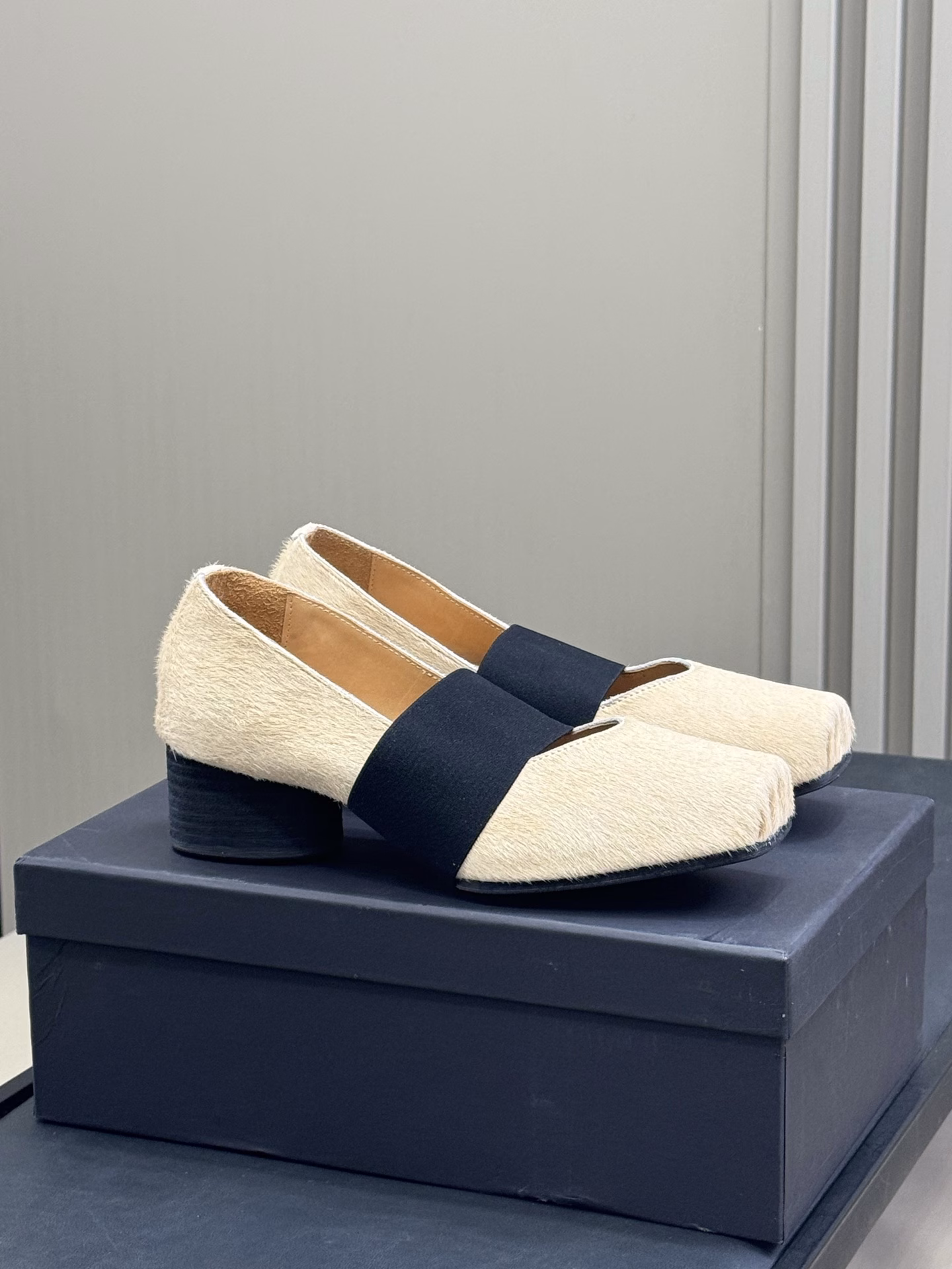 Uma wang 25 spring and summer ballet shoesPony hair material with single strap design, classic and innovativeSimple and not monotonous, very beautiful