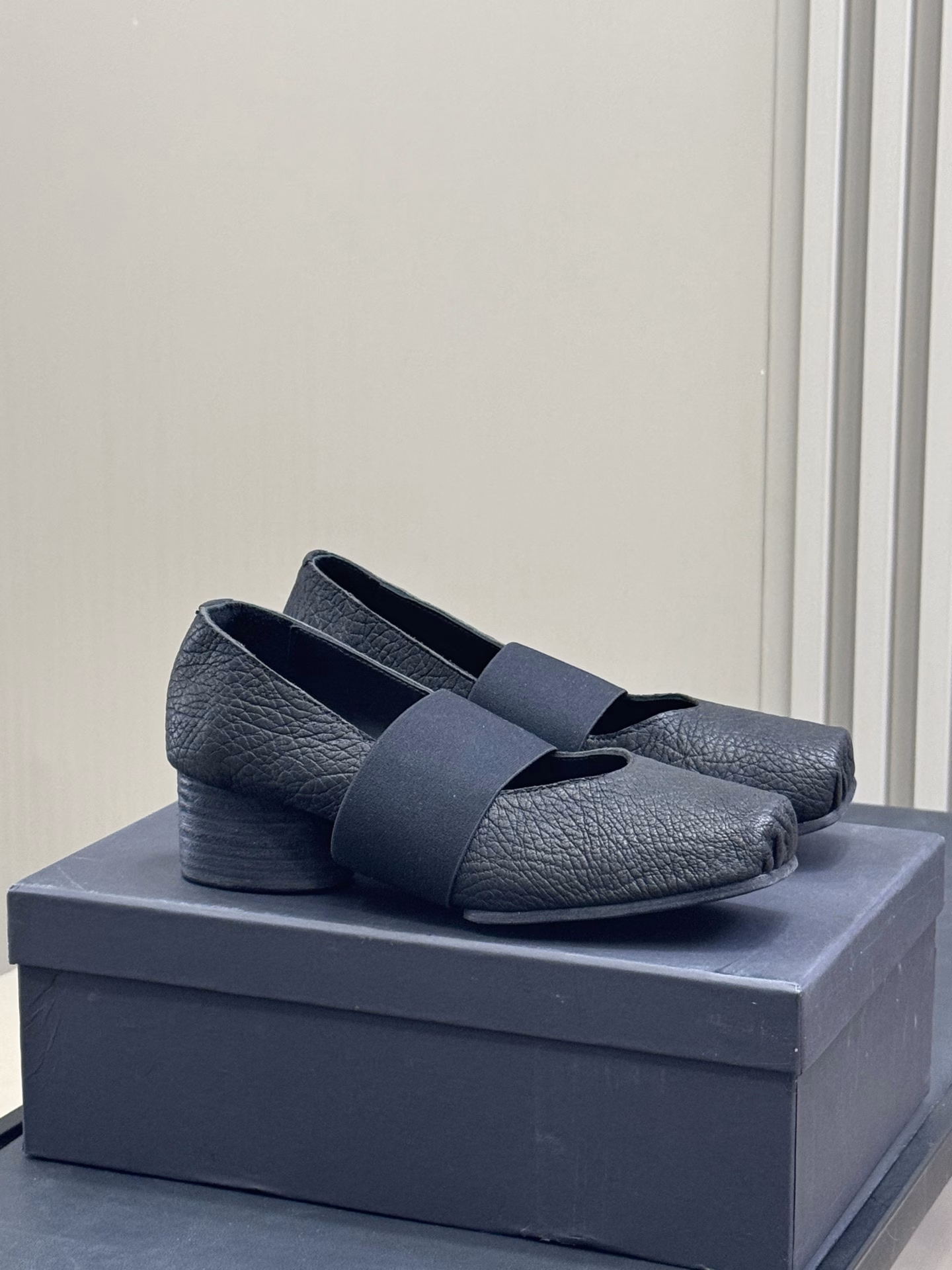 Uma wang 25 spring and summer ballet shoesPony hair material with single strap design, classic and innovativeSimple and not monotonous, very beautiful