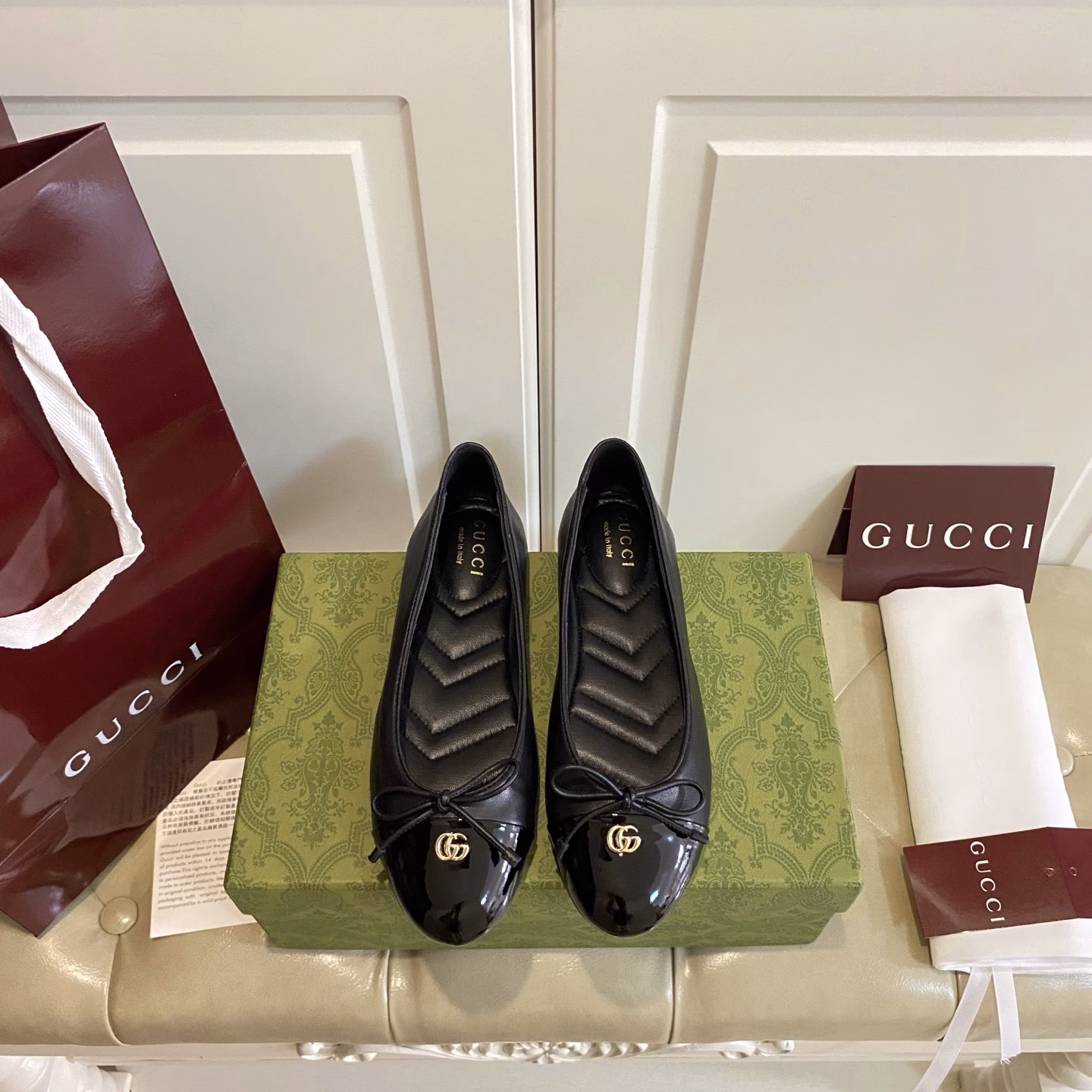 New Gucci, patent leather/cowhide with jacquard/lambskin surface, lambskin lining, genuine leather outsole