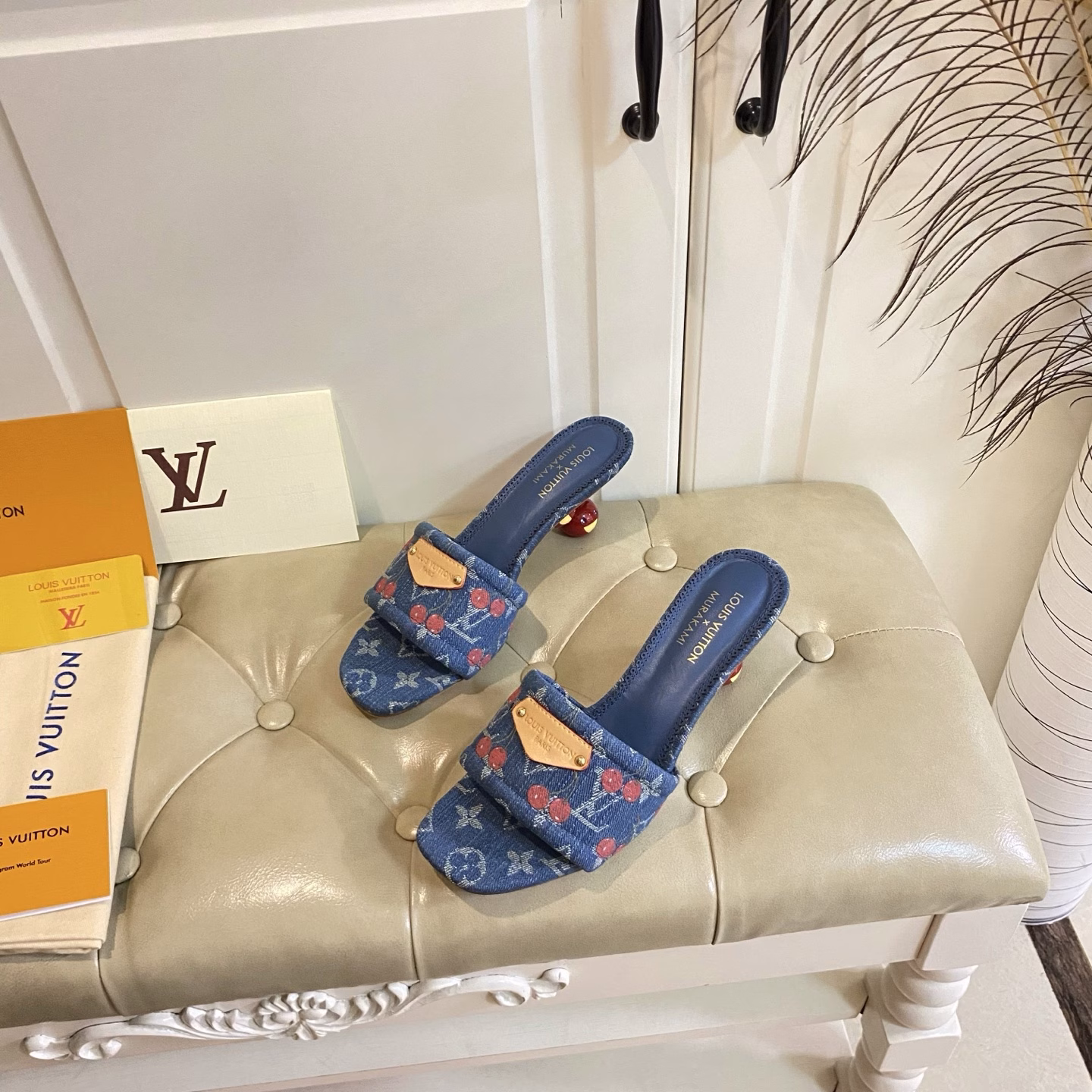 Louis Vuitton*LV new model, brand customized jacquard fabric/classic old pattern surface, sheepskin lining, hip-hop strawberry heel, genuine leather outsole,