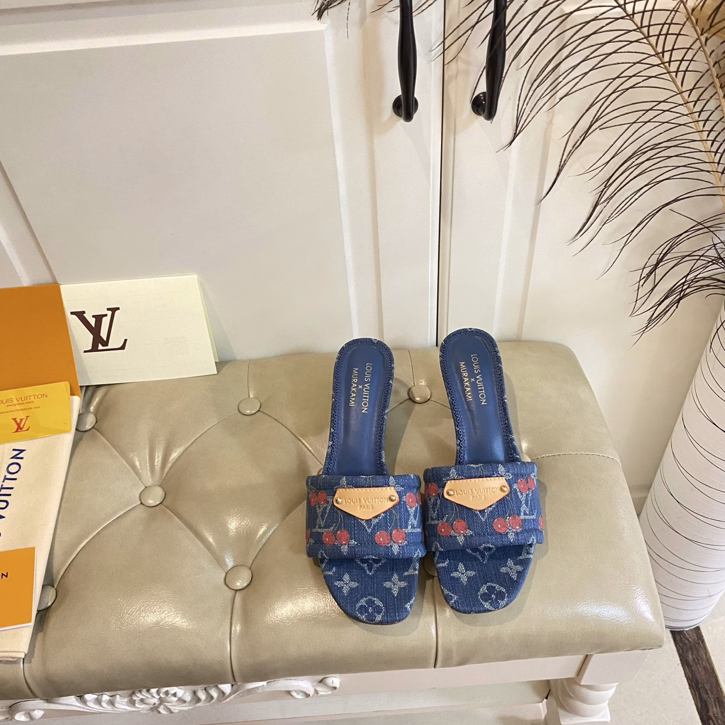 Louis Vuitton*LV new model, brand customized jacquard fabric/classic old pattern surface, sheepskin lining, hip-hop strawberry heel, genuine leather outsole,