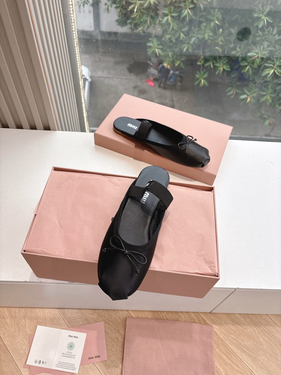 Supply the top version Miu Miu Miu women's bow-decorated satin ballet flats exclusive high version Miu Mi*2025 spring flat lambskin half-slippers Zp development The original version kills the market version Miu is really too girly! Super soft and sticky, you can rush if you like it!
