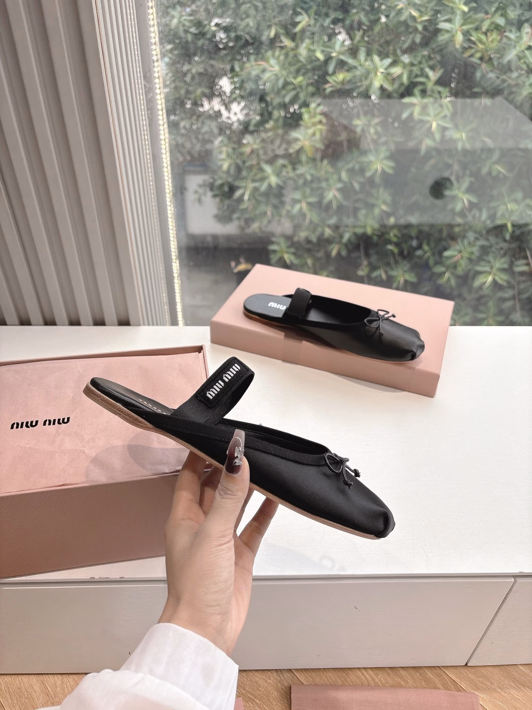 Supply the top version Miu Miu Miu women's bow-decorated satin ballet flats exclusive high version Miu Mi*2025 spring flat lambskin half-slippers Zp development The original version kills the market version Miu is really too girly! Super soft and sticky, you can rush if you like it!