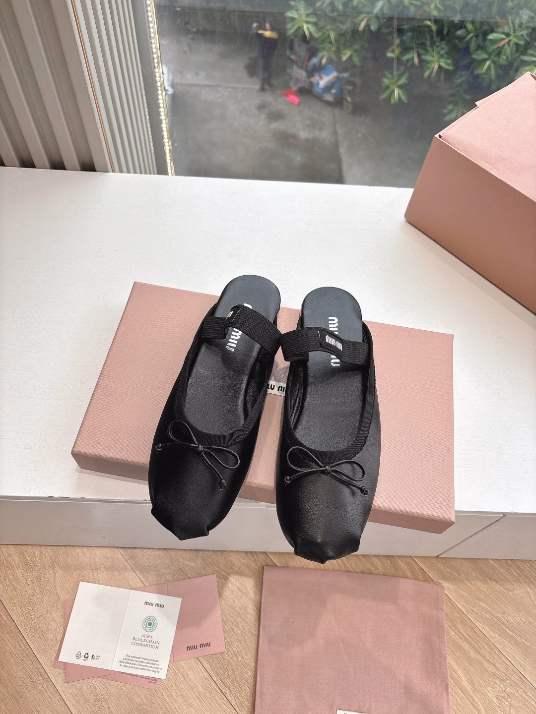 Supply the top version Miu Miu Miu women's bow-decorated satin ballet flats exclusive high version Miu Mi*2025 spring flat lambskin half-slippers Zp development The original version kills the market version Miu is really too girly! Super soft and sticky, you can rush if you like it!