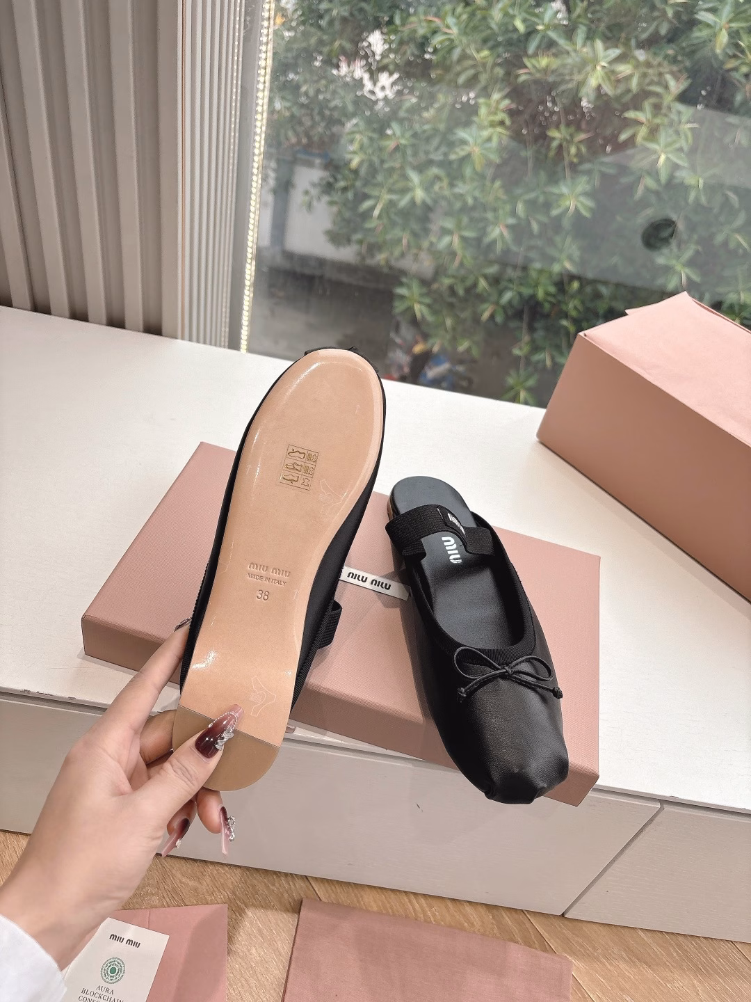 Supply the top version Miu Miu Miu women's bow-decorated satin ballet flats exclusive high version Miu Mi*2025 spring flat lambskin half-slippers Zp development The original version kills the market version Miu is really too girly! Super soft and sticky, you can rush if you like it!