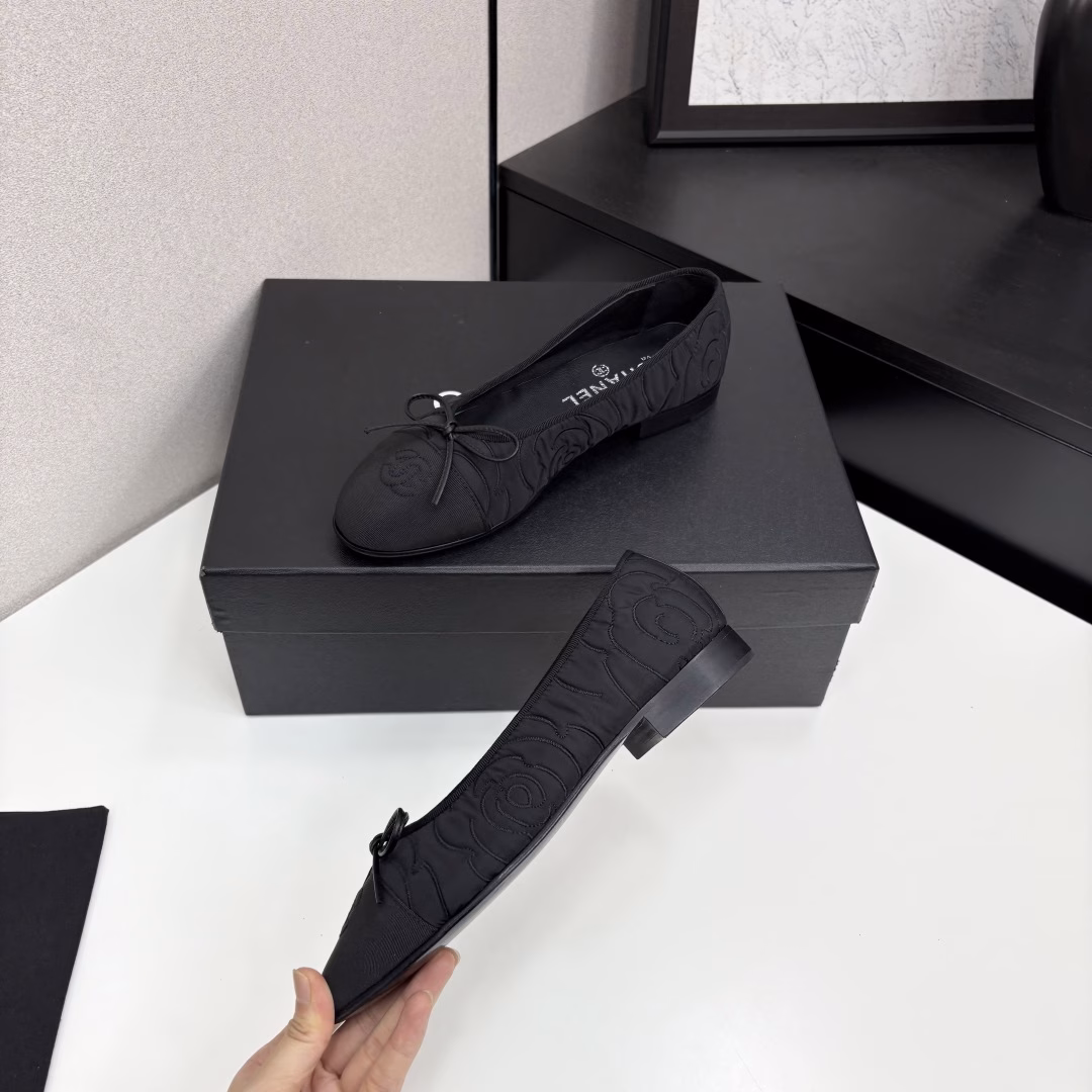 25Fw Early Spring Latest Color Chanel Bowknot Ballet Flat ShoesBelieve me, this is a pair of ballet shoes that can take you to a good place