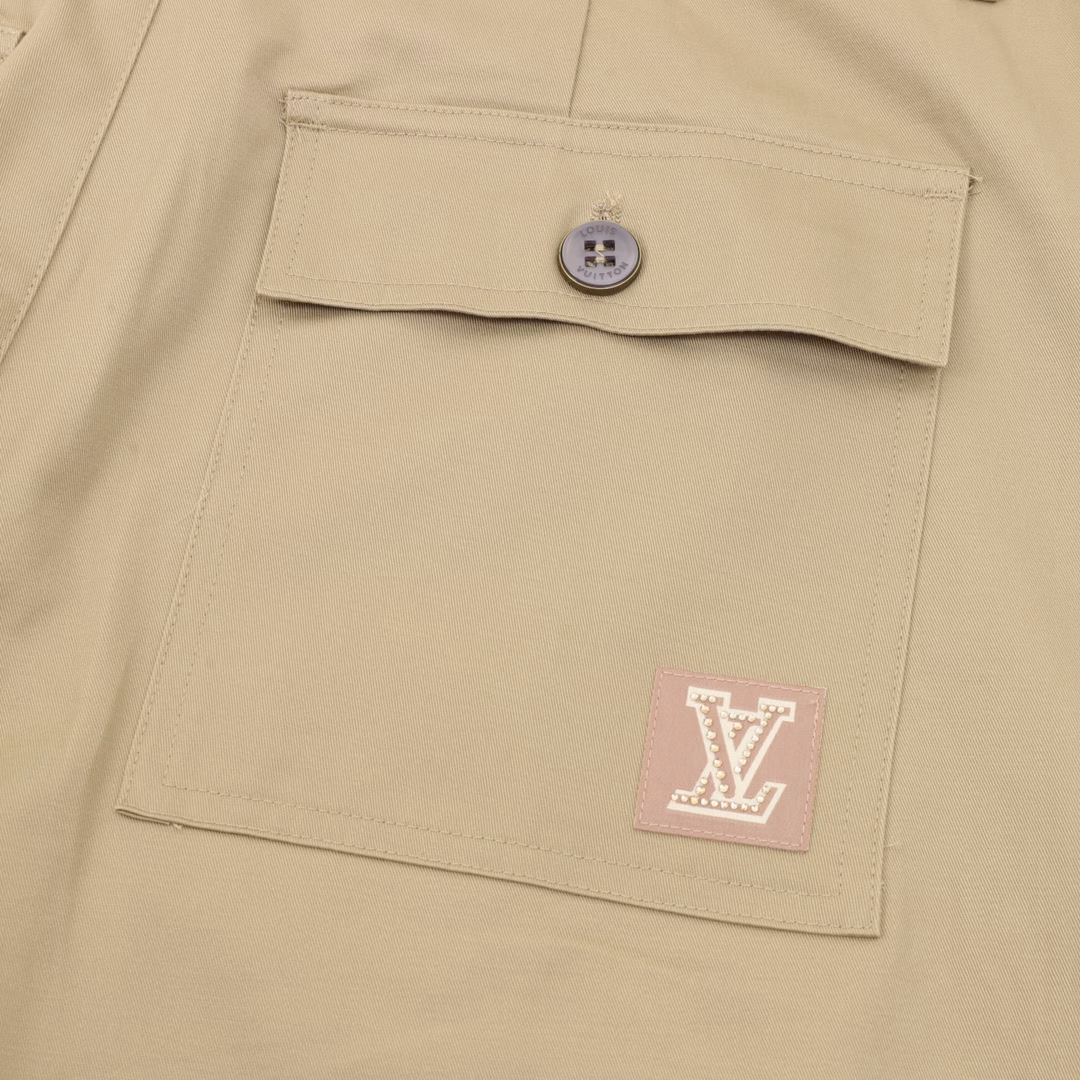 LOUIS VUITTON LV pocket patch LOGO cotton work shortsAuthentic purchase, custom-dyed twill 100% fine cotton fabric 270g, custom waist lining, fabric fermentation washing, template embroidery, custom ribbon embossing, accessories, fitted version