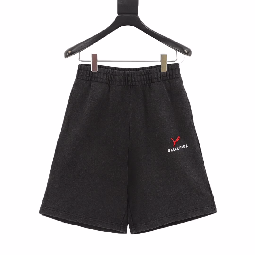 Balenciaga Puma co-branded washed distressed shortsUsing three-dimensional embroidery technology, the fabric is made of terry cotton. It feels very comfortable. There are pockets on both sides. It is fashionable and unique, and it is a super versatile style! High temperature color fixation. Unisex style