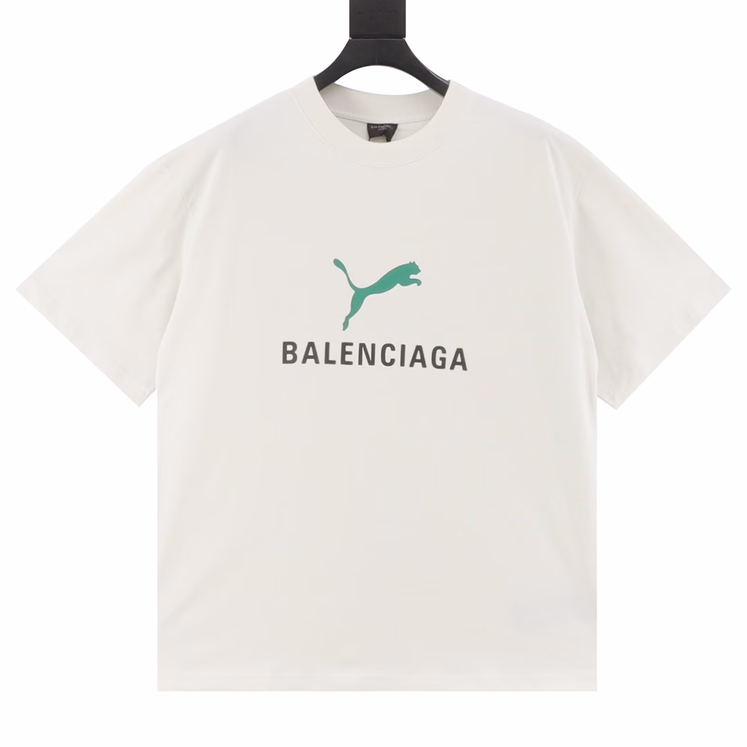 Balenciaga Puma co-branded round neck short-sleeved T-shirtUsing thick plate skin-feel printing technology, washed and aged technology, pure cotton soft fabric, color-matching fixed dyeing fabric, ultra-fine flat mesh technology, full of fashion sense, fixed dyeing pure cotton fabric, OS version, three complete labels, same style for men and women