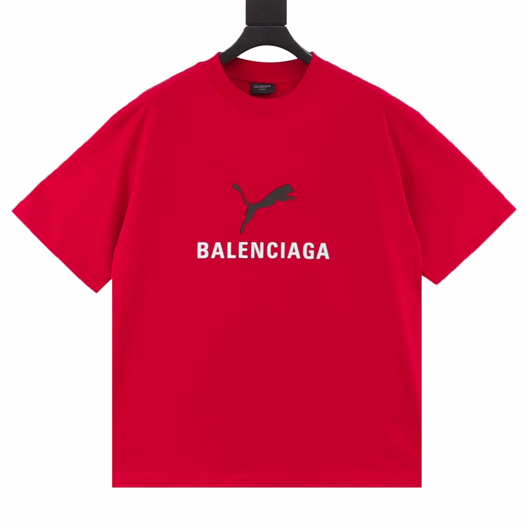 Balenciaga Puma co-branded round neck short-sleeved T-shirtUsing thick plate skin-feel printing technology, washed and aged technology, pure cotton soft fabric, color-matching fixed dyeing fabric, ultra-fine flat mesh technology, full of fashion sense, fixed dyeing pure cotton fabric, OS version, three complete labels, same style for men and women