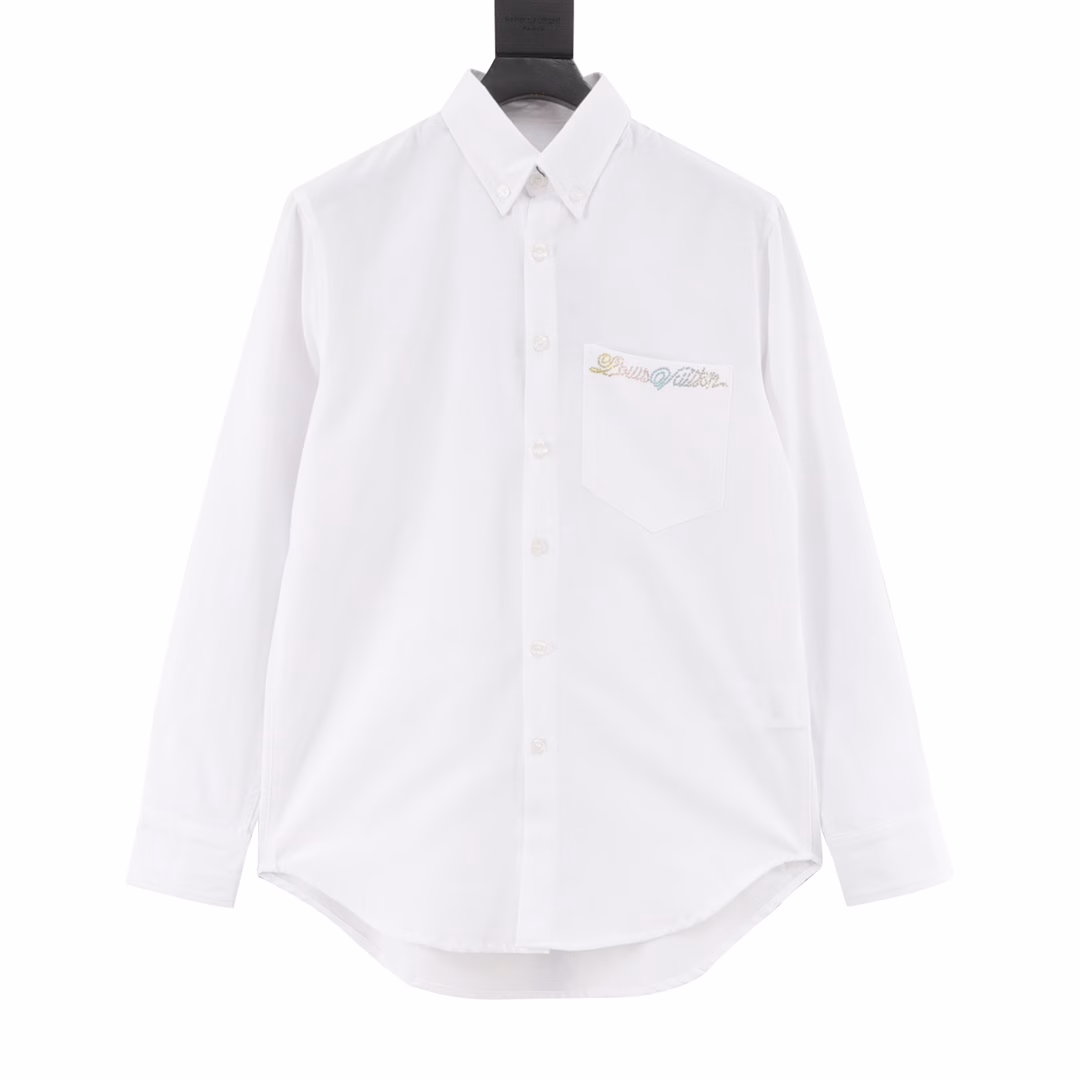 Louis Vuitton colorful hot-drilled shirtOriginally purchased, exclusively customized off-white Oxford long-sleeved shirt fabric. Made of customized high-density Oxford cotton fabric, small Italian origin label, imported Austrian colored rhinestones, hot-drilled with imported equipment at high temperature, fine drill spacing, buttons made of transparent natural resin buttons, high-definition restoration of details, business and casual, can be worn as a loose coat, can be worn inside or outside, the same style for men and women. The same style for men and women