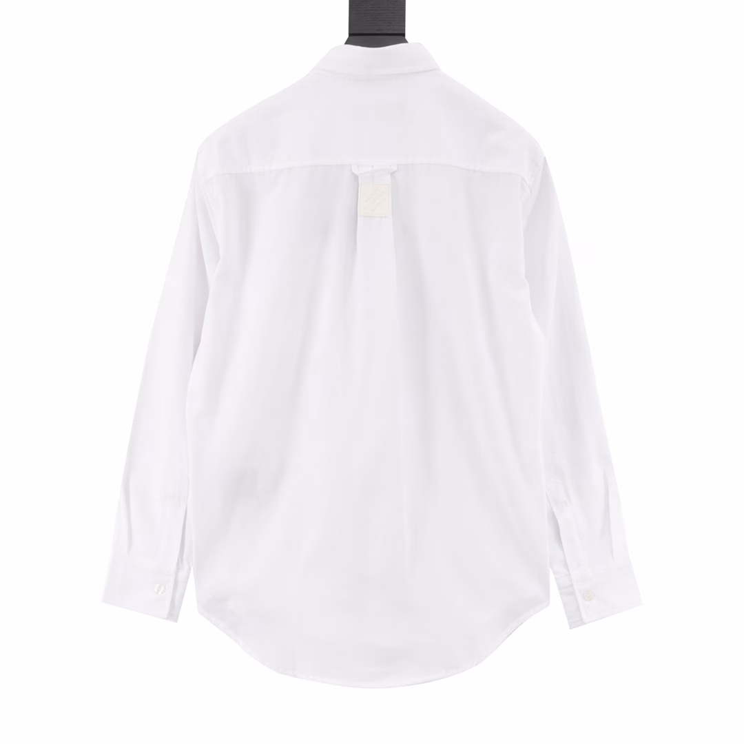 Louis Vuitton colorful hot-drilled shirtOriginally purchased, exclusively customized off-white Oxford long-sleeved shirt fabric. Made of customized high-density Oxford cotton fabric, small Italian origin label, imported Austrian colored rhinestones, hot-drilled with imported equipment at high temperature, fine drill spacing, buttons made of transparent natural resin buttons, high-definition restoration of details, business and casual, can be worn as a loose coat, can be worn inside or outside, the same style for men and women. The same style for men and women