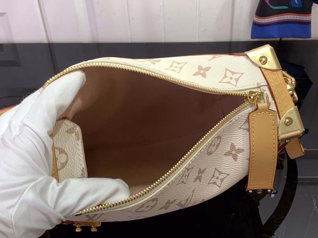 This Side Trunk Medium Bag is made from the brand's classic Monogram canvas, dyed in soft dune tones, and trimmed with cowhide leather for a visual contrast. The dazzling S-lock buckle and metal corners add a sophisticated touch