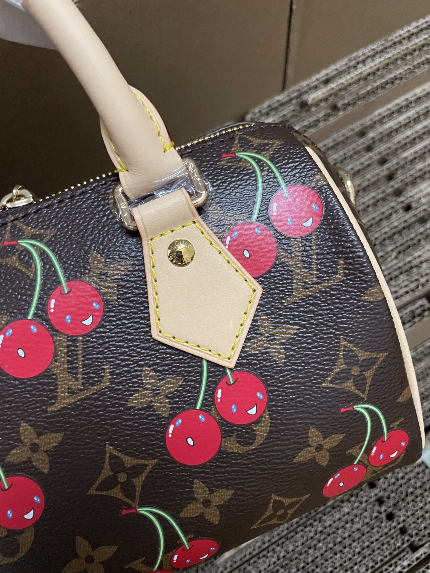 The vibrant signature reprint of the Louis Vuitton x Murakami collection elevates the Speedy Bandoulière with a chic twist. A sweet cherry motif elevates the house’s iconic Monogram coated canvas with a joyful splash of color, while natural leather highlights the Toron top handle, removable strap and exclusive LV x TM keychain. Crafted to jewelry proportions, it can carry everyday essentials, including a smartphone and long wallet