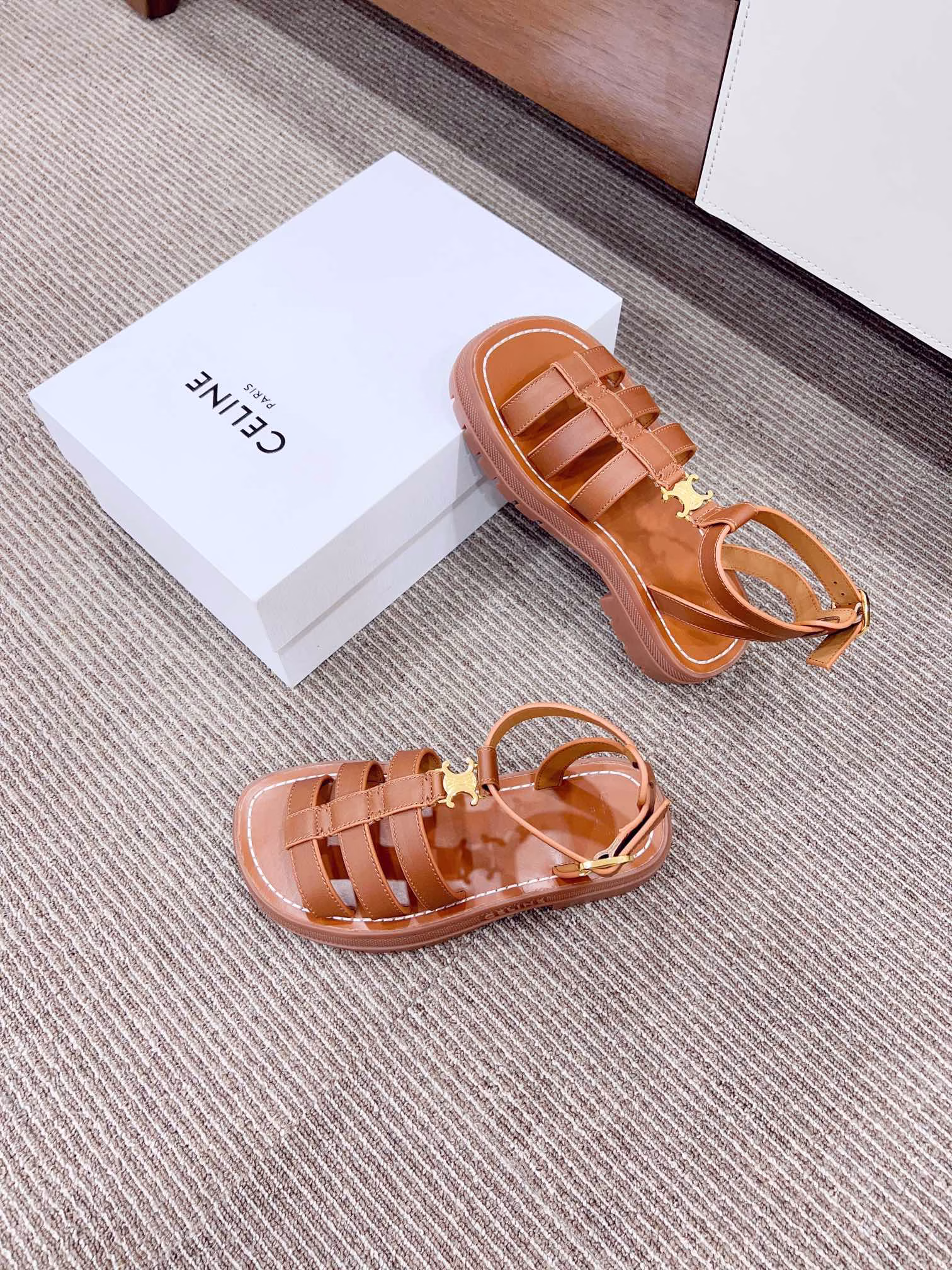 Celin* 2023🔥New Roman SandalsExclusive Correct VersionThere are too many new season shoes. This Roman sandal is really easy to matchThe simple design is decorated with the Arc de Triomphe logo. It is retro and fashionable. It can increase height invisibly, making the whole person look taller. When you put it on, you will immediately have long legs. This one is absolutely fashionableThe original molded outsole increases height and is comfortable
