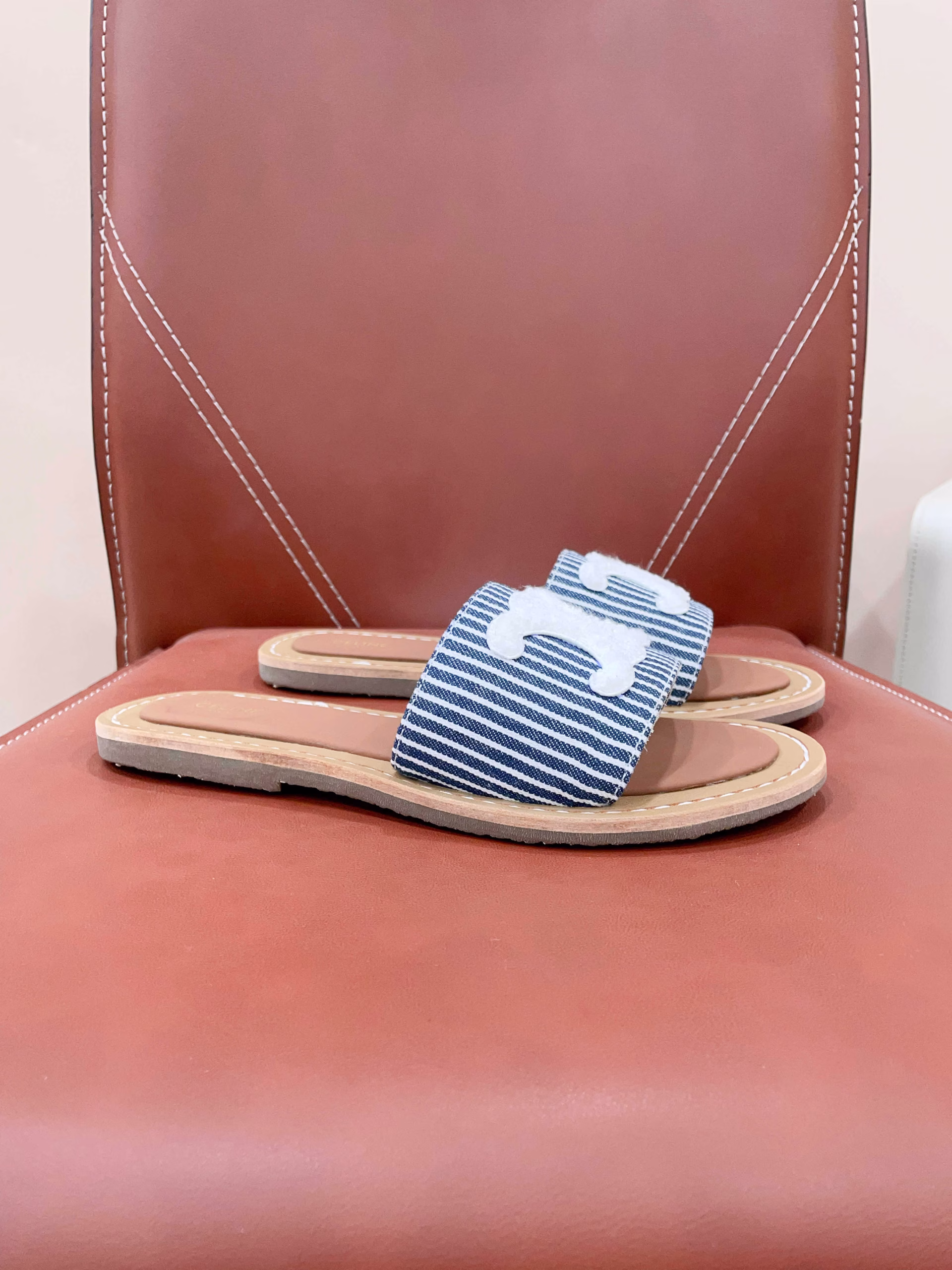 Celin* 24ss Spring and Summer Recommendation🌿 The latest hot-selling sandal series…✔️Matched with socks in summer, it is absolutely amazing‼ ️The retro style brings a full sense of fashion and looks amazing‼ ️Original purchase and development, still the highest output, restore the original custom retro feel