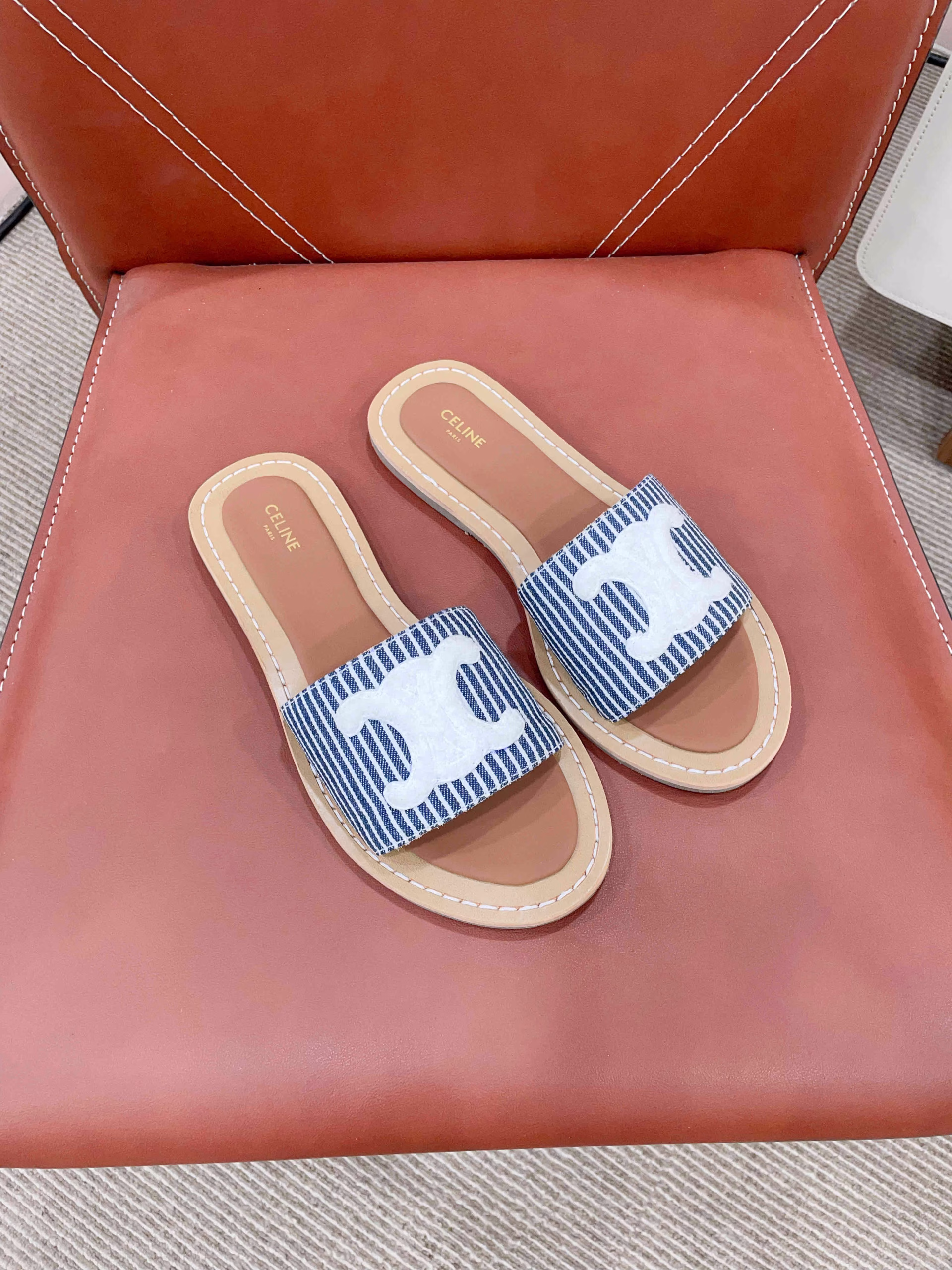 Celin* 24ss Spring and Summer Recommendation🌿 The latest hot-selling sandal series…✔️Matched with socks in summer, it is absolutely amazing‼ ️The retro style brings a full sense of fashion and looks amazing‼ ️Original purchase and development, still the highest output, restore the original custom retro feel