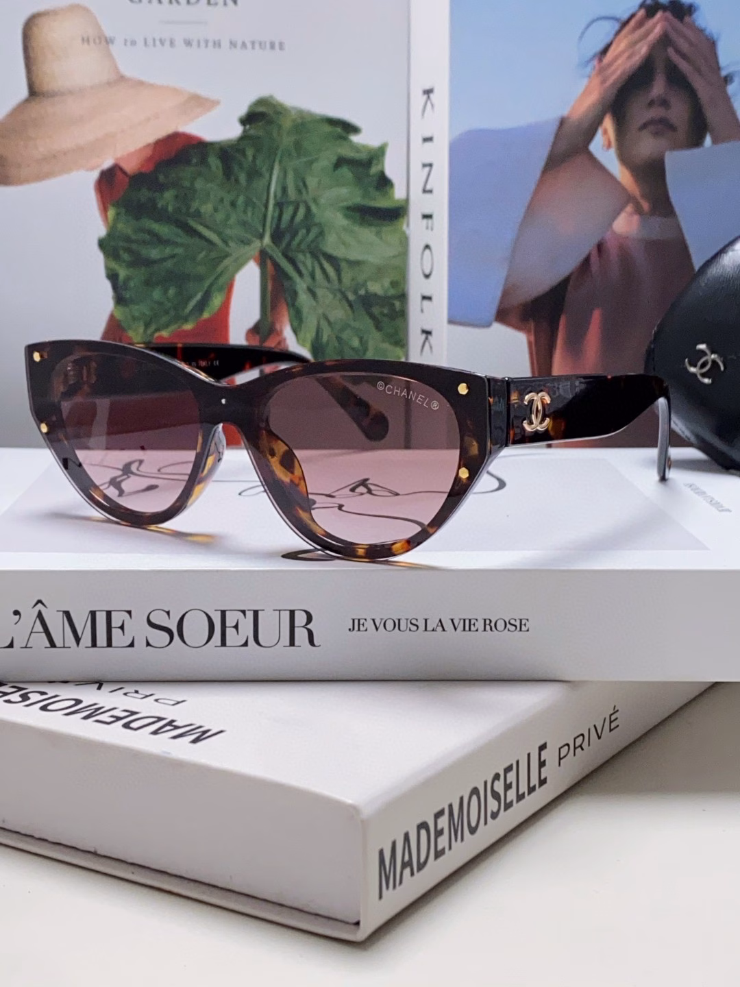 Chanel 24SS new oval shape temperament double C letter design on both sides ladies sunglasses