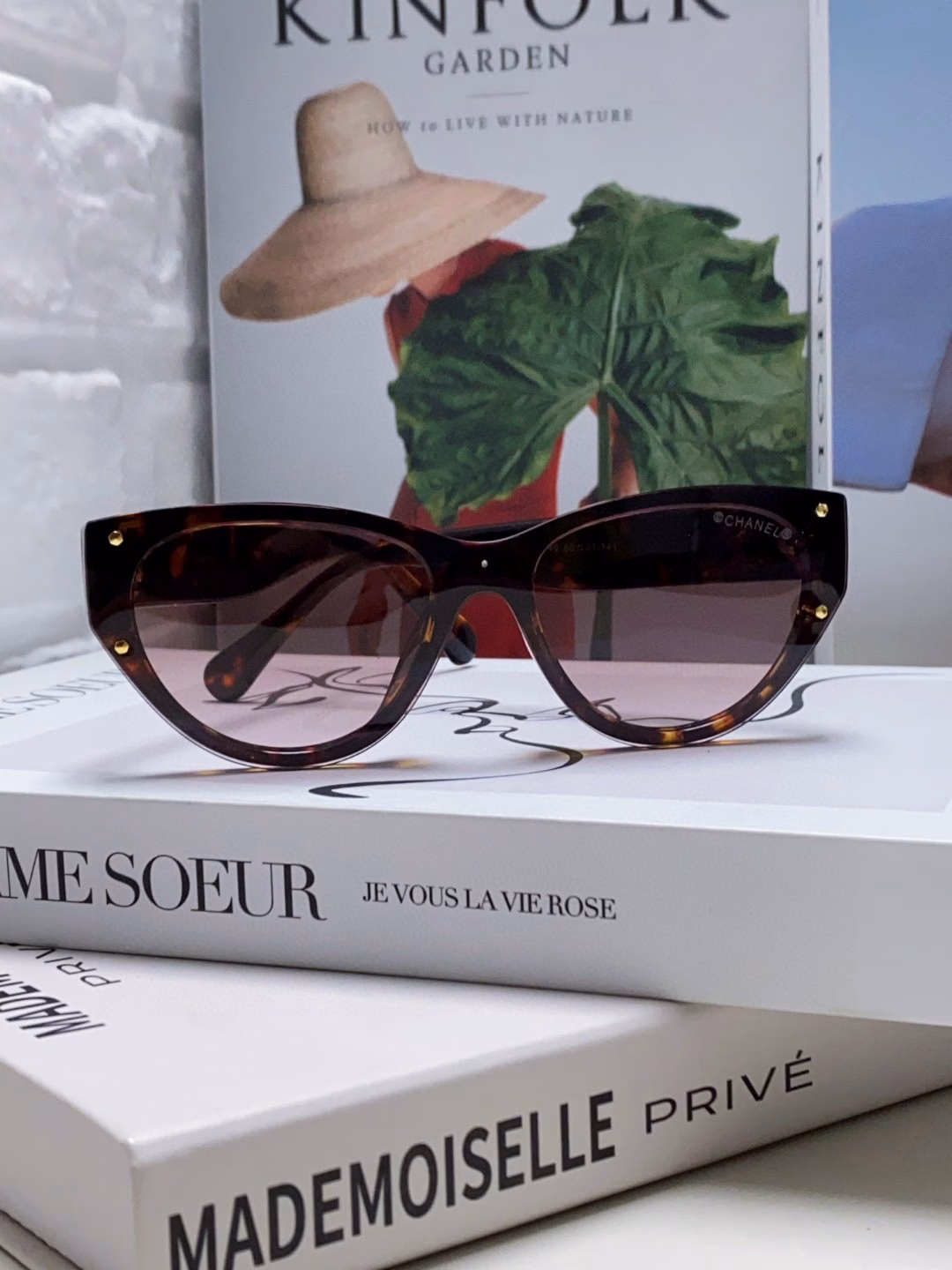 Chanel 24SS new oval shape temperament double C letter design on both sides ladies sunglasses