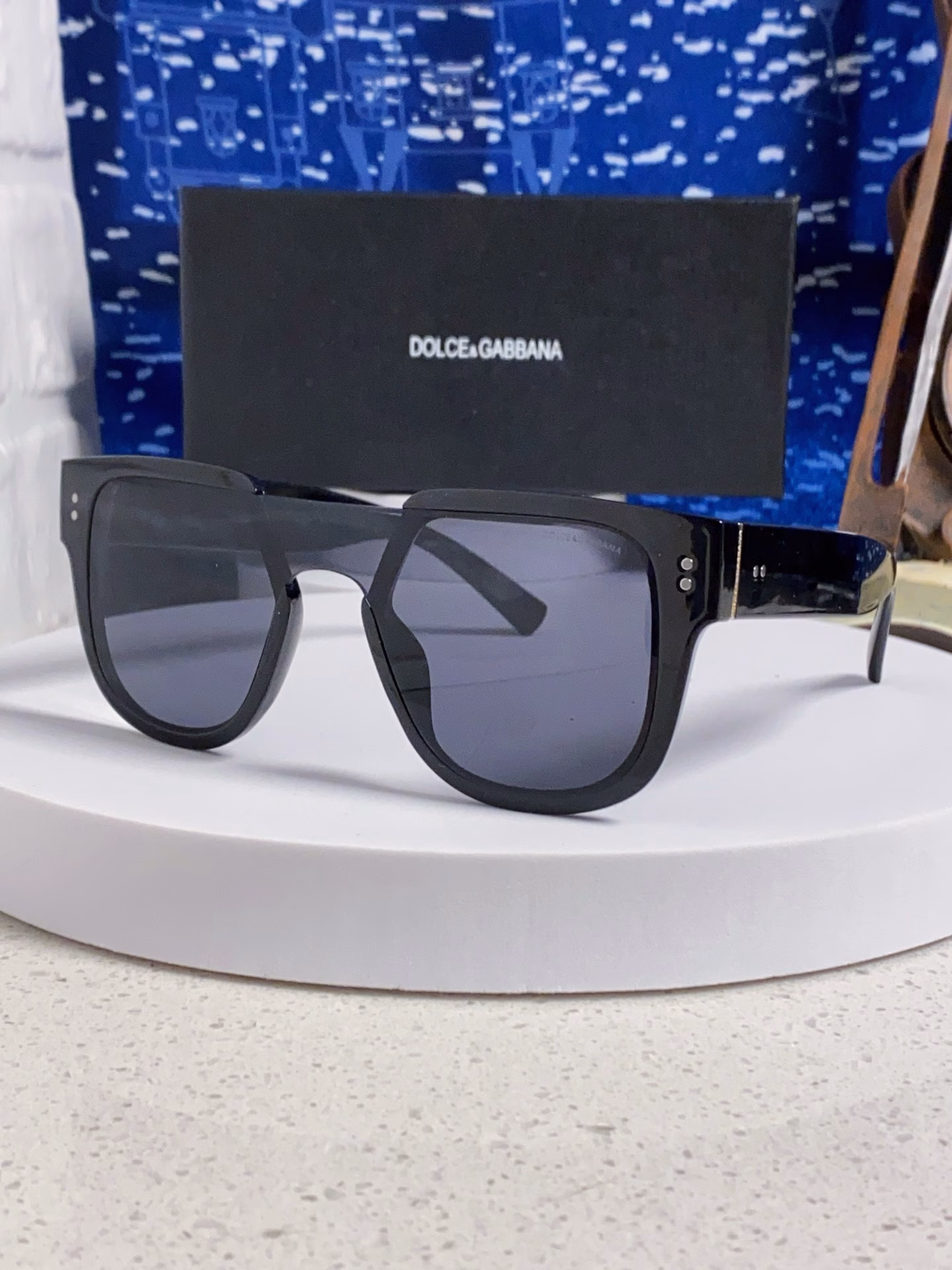 Dolce & Gabbana 2025 DG European and American high-end men and women square frame slim casual sunglasses European celebrity personality sunglasses