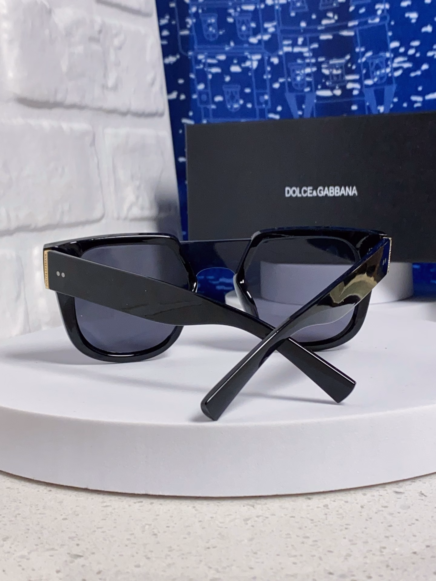 Dolce & Gabbana 2025 DG European and American high-end men and women square frame slim casual sunglasses European celebrity personality sunglasses